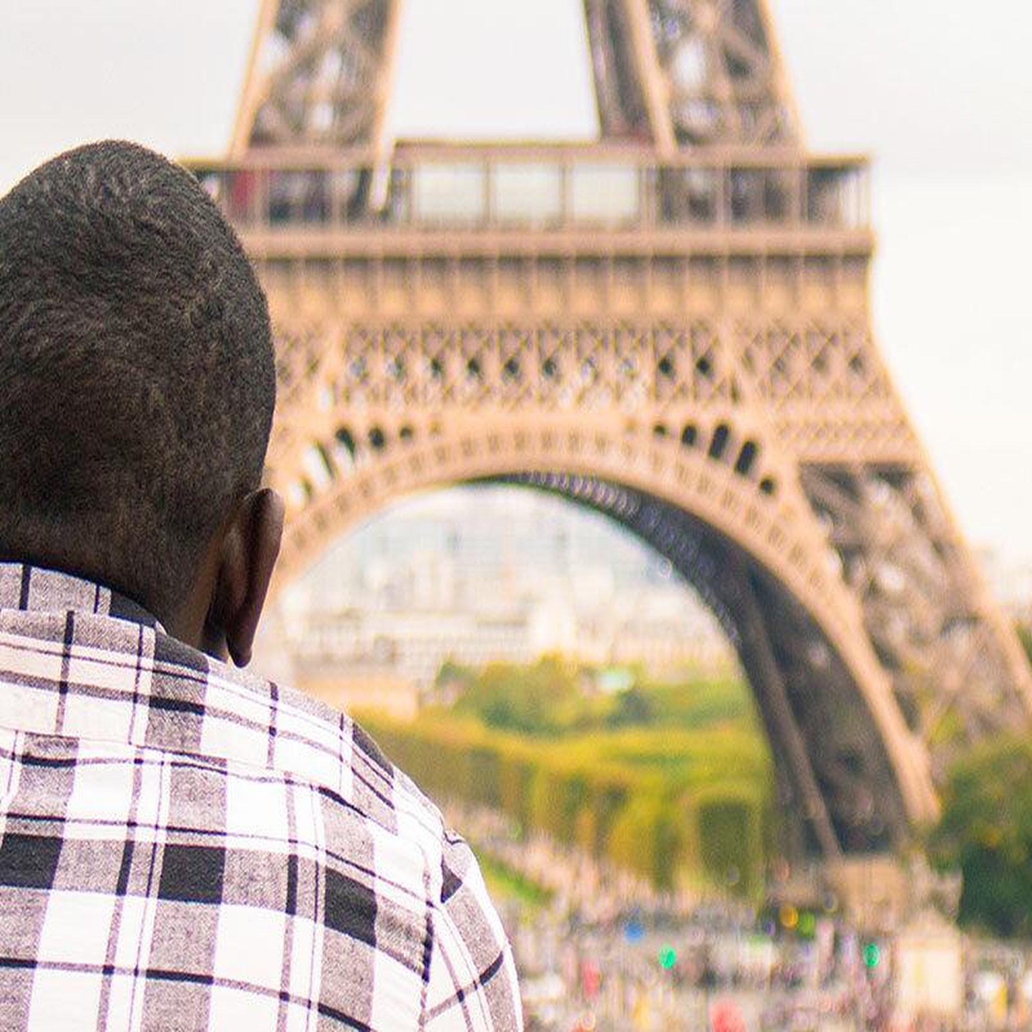 Voir la diapositive 3 : Smartbox Paris en famille : visite de 2h de la tour eiffel avec accès au sommet - coffret cadeau sport & aventure