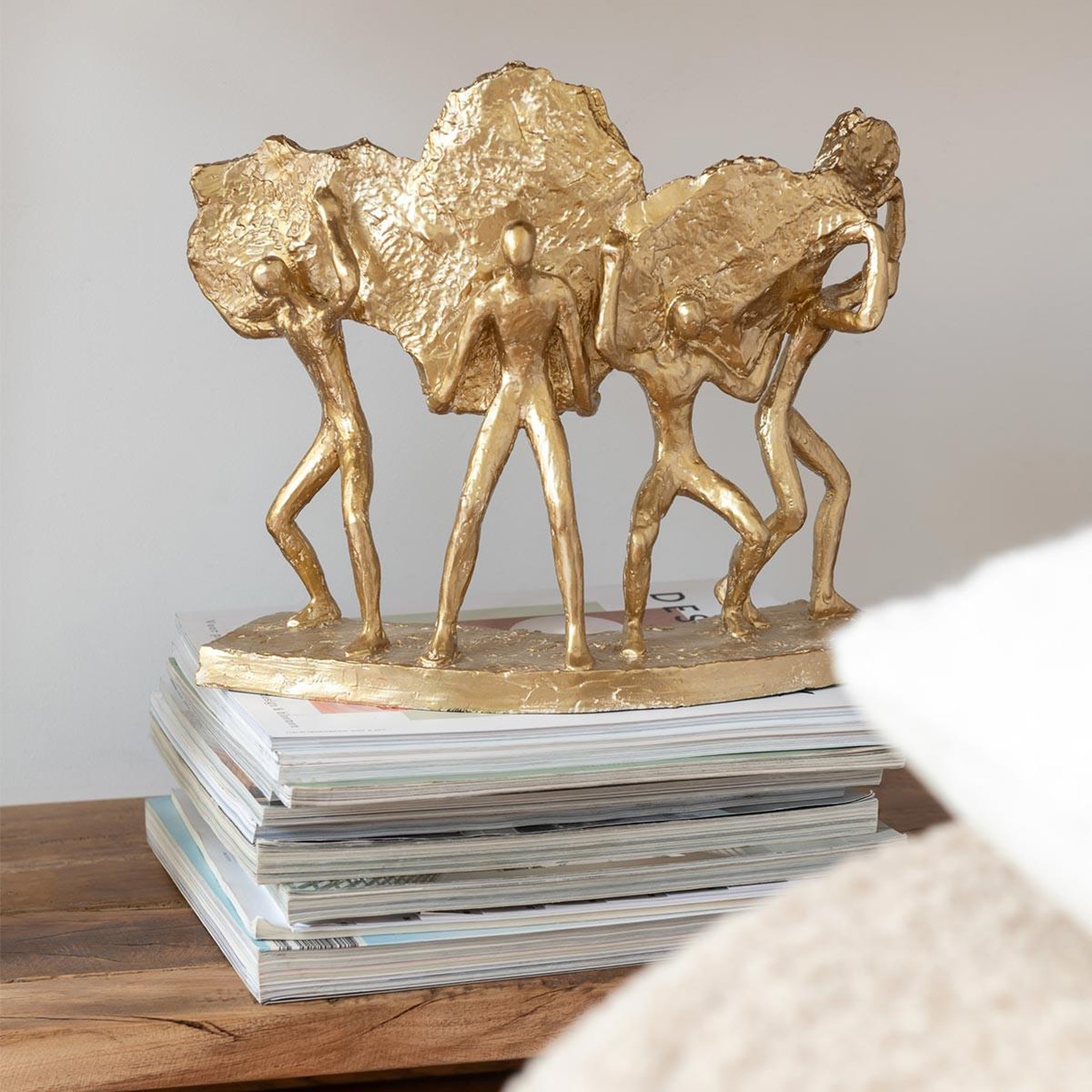 Voir la diapositive 2 : J-LINE Statuette 4 Figurines  Brady  27cm Or