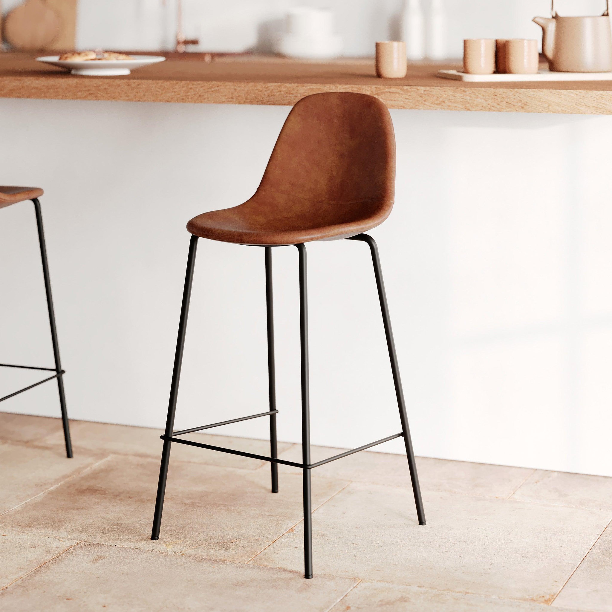 Voir la diapositive 2 : MAISON PAVANE Chaise pour îlot central en cuir synthétique camel 65 cm-henrik