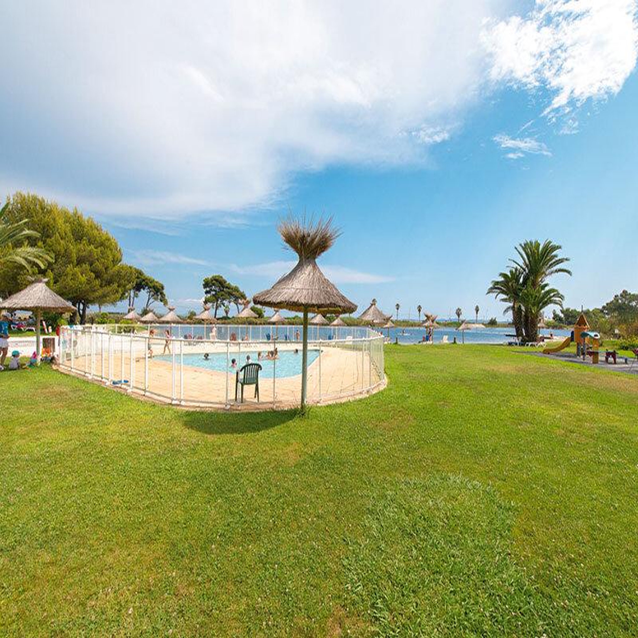 Voir la diapositive 4 : Smartbox Séjour en duo sur la côte d'azur : 2 jours en hôtel 3* à hyères - coffret cadeau séjour