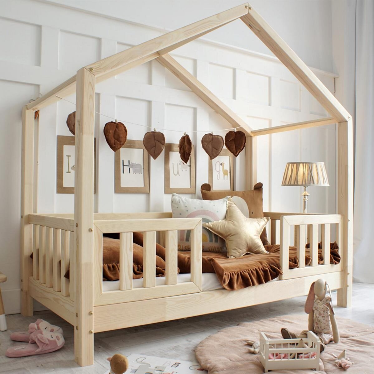 TENDRESSE DE BEBE Lit cabane 90x190 barrières et sommier inclus pieds 10 cm  Roxane - Bois pas cher 