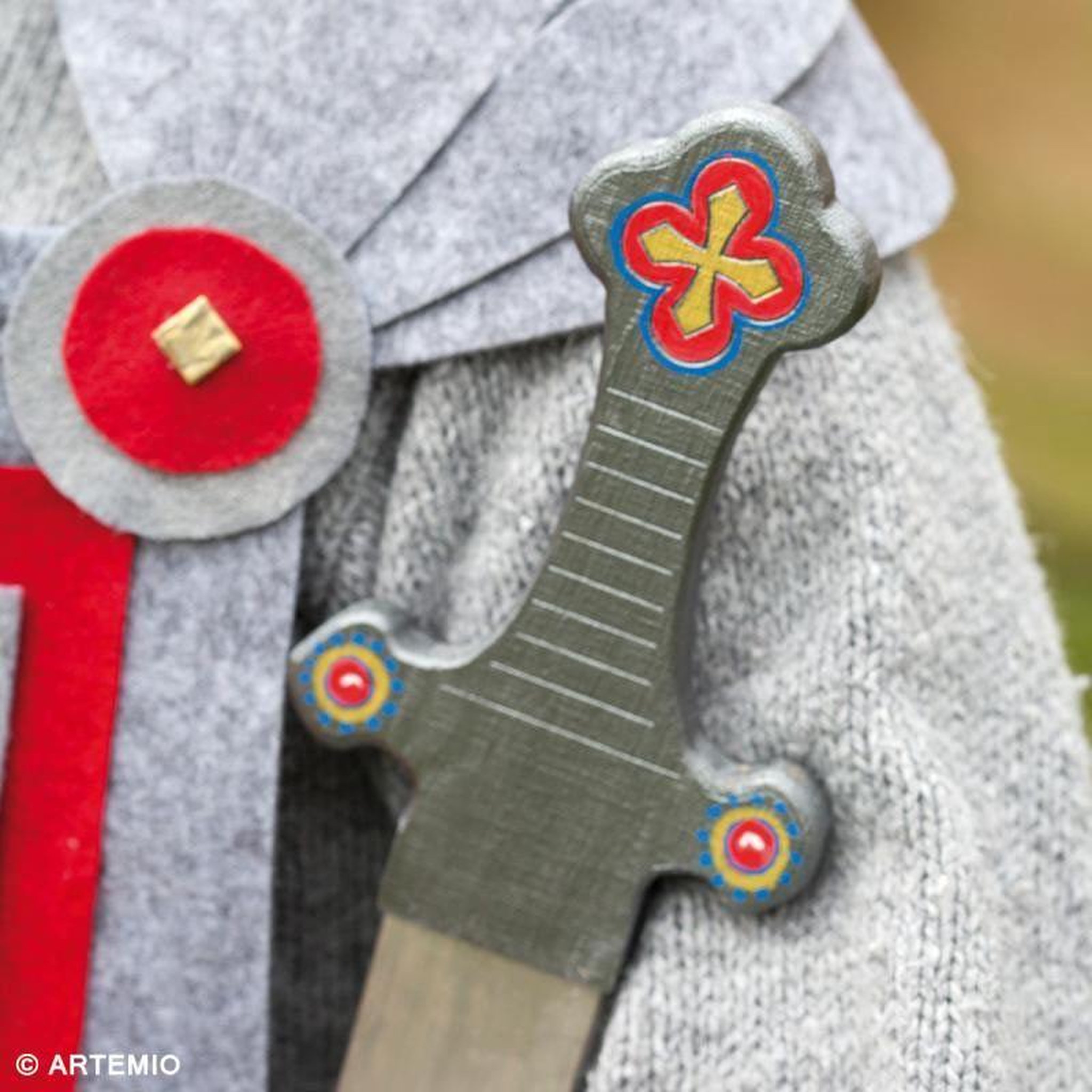 Voir la diapositive 3 : Artemio Epée de chevalier en bois à décorer 50 cm