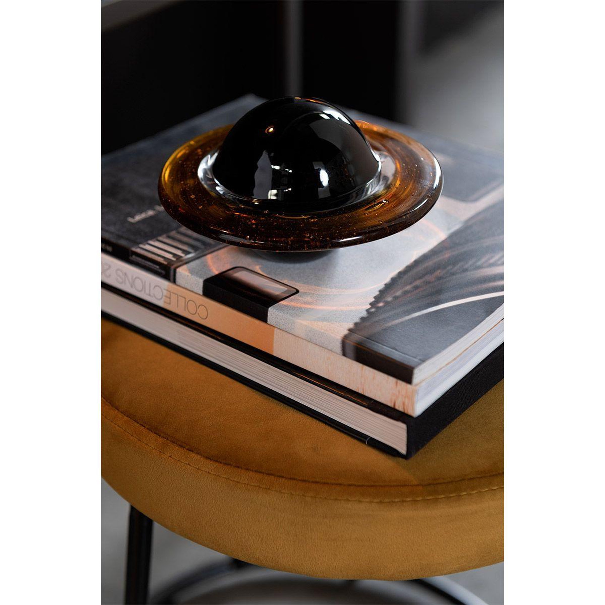 Voir la diapositive 2 : J-LINE Presse-Papier Design  Planète  18cm Marron & Noir