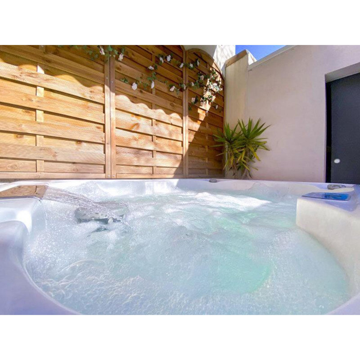 Smartbox 2 jours en hôtel en bord de mer avec accès privatif à l'espace bien-être au Cap d'Agde - Coffret Cadeau Séjour