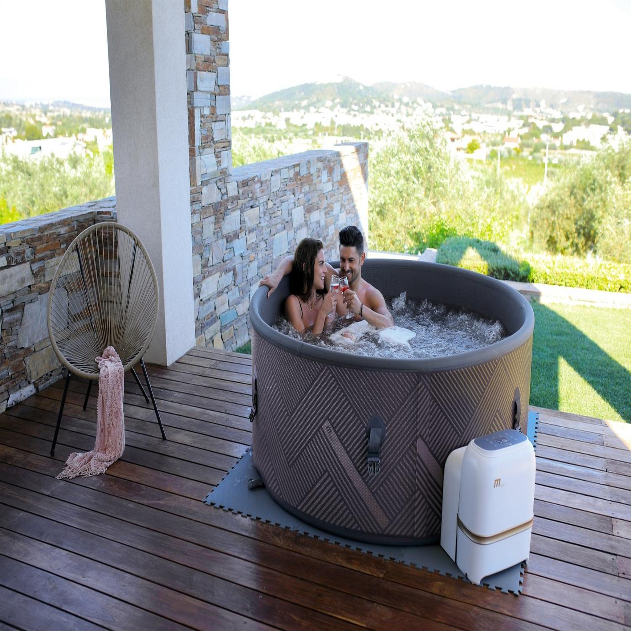 Voir la diapositive 2 : CONCEPT USINE Spa gonflable 6 places rond PALMA