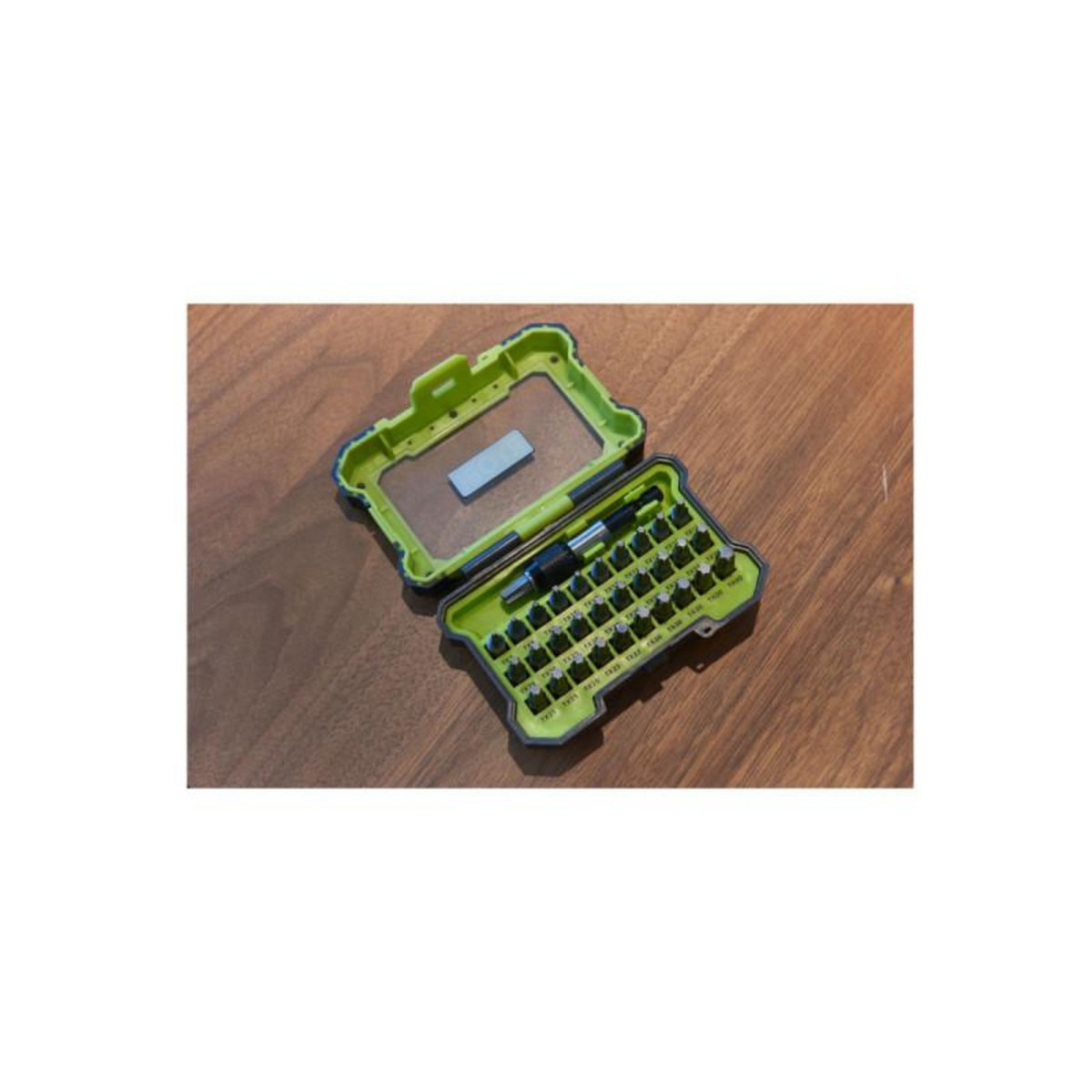 Ryobi Coffret antichoc 32 embouts de vissage RYOBI - porte-embouts à fixation rapide - RAK32MSD