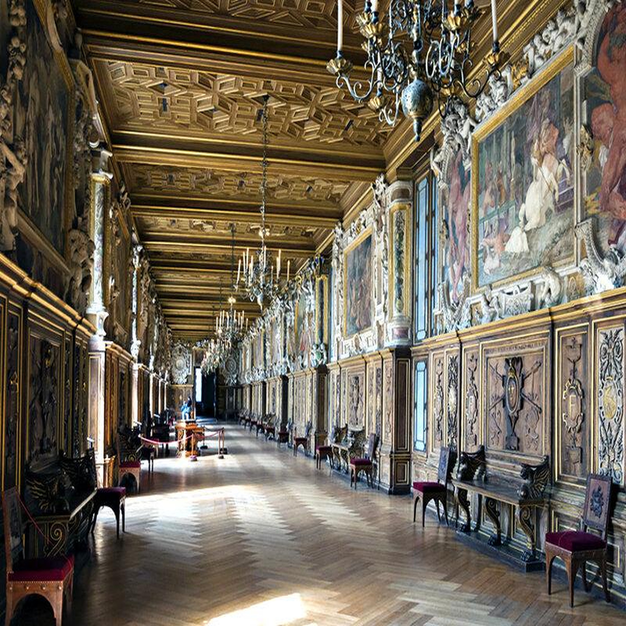 Voir la diapositive 4 : Smartbox Découverte du château de fontainebleau avec 2 entrées prioritaires - coffret cadeau sport & aventure