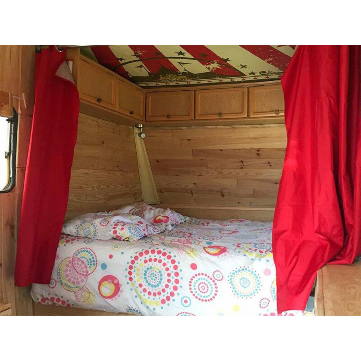 Smartbox Séjour insolite en famille : 2 jours en caravane Circus près de Montluçon - Coffret Cadeau Séjour