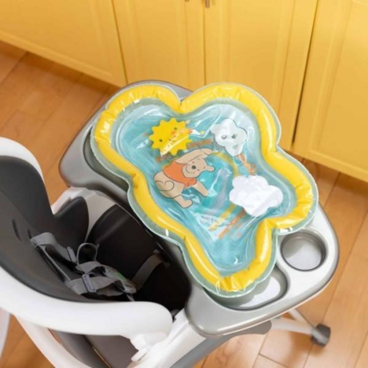 DISNEY DISNEY BABY -WINNIE- Tapis d'eau pour bébé, jeu sensoriel et d'éveil?, gonflable, facile a nettoyer, pliable, des la naissanc
