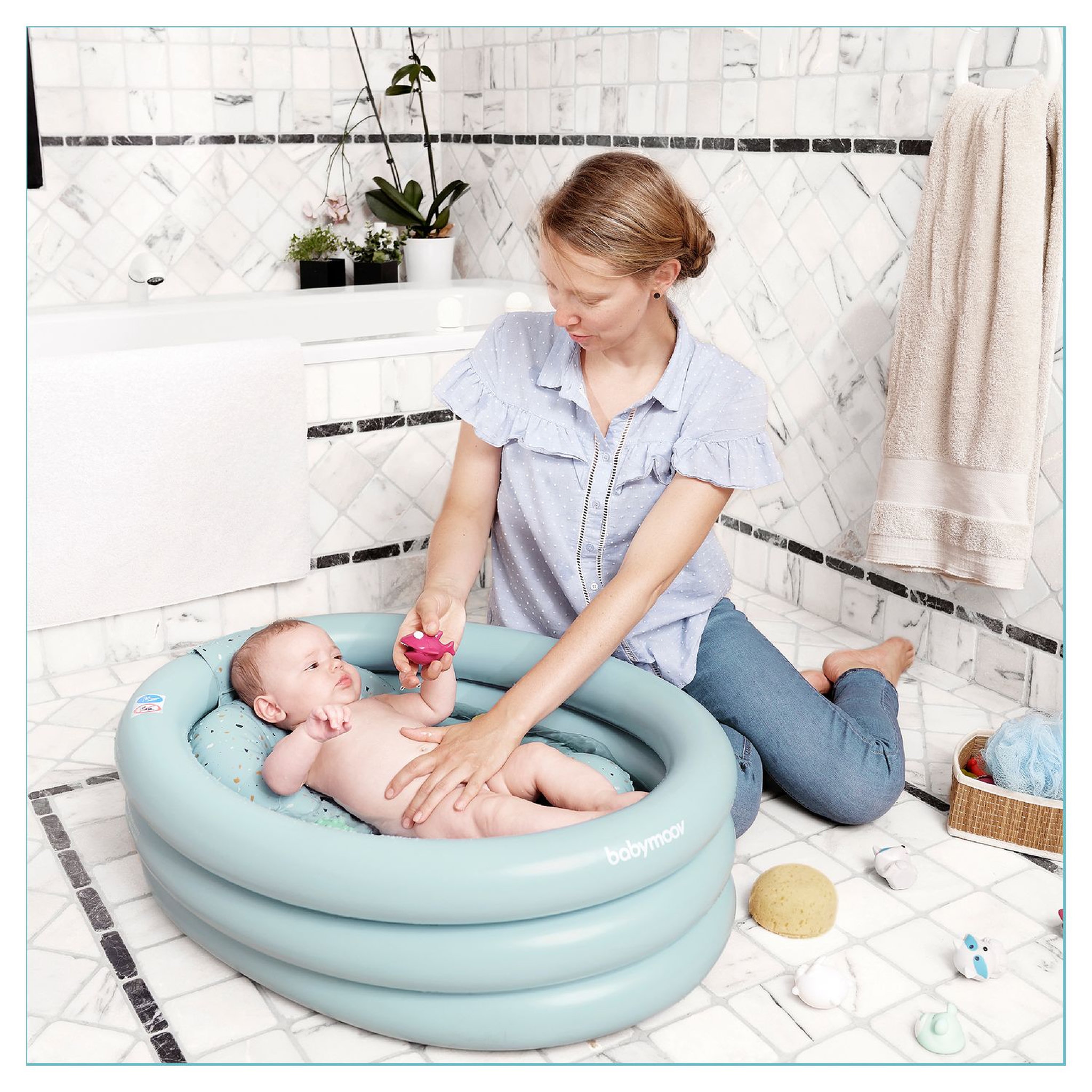 Voir la diapositive 2 : BABYMOOV Baignoire Gonflable Evolutive Aqua Dots