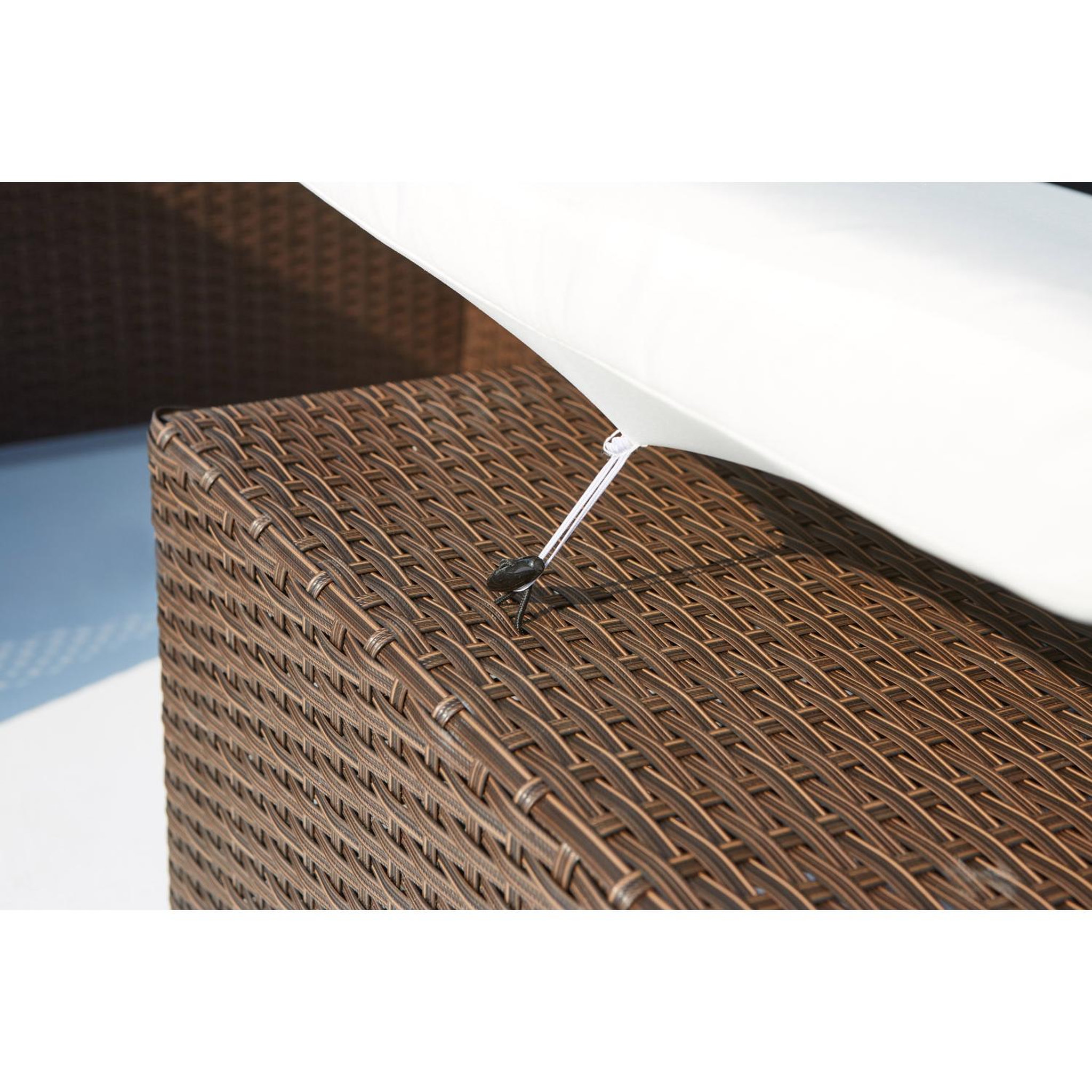 Voir la diapositive 6 : CONCEPT USINE Table et chaises 8 places encastrables résine marron-blanc monaco