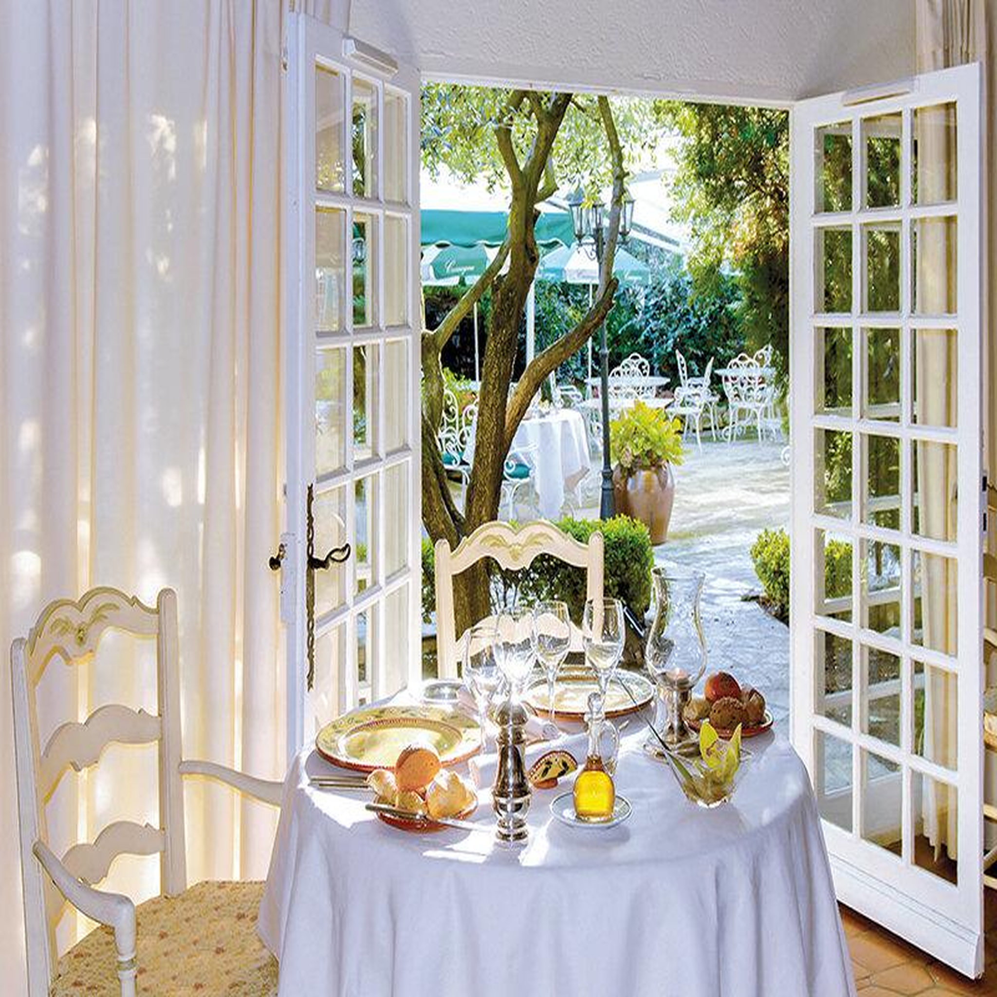 Voir la diapositive 3 : Smartbox 2 jours en auberge 5* avec dîner gastronomique et spa près d'avignon - coffret cadeau séjour