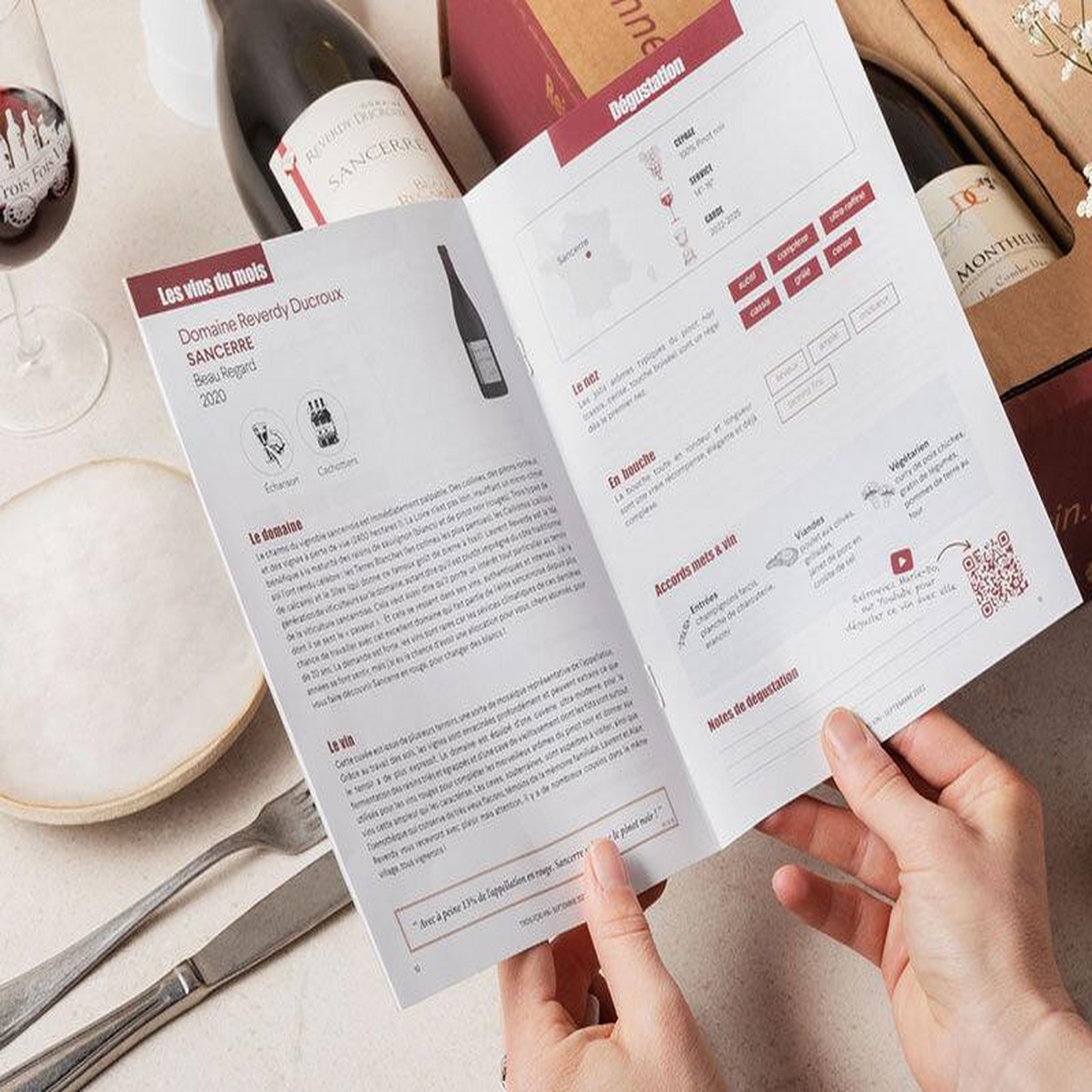 Voir la diapositive 3 : Smartbox Abonnement de 2 mois : 3 bouteilles de vin par mois et livret de dégustation - coffret cadeau gastronomie