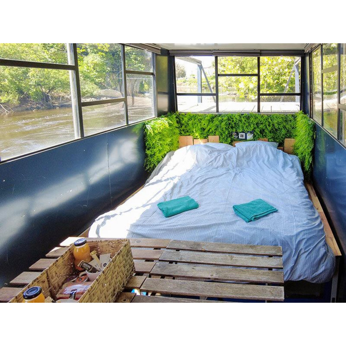 Smartbox 4 jours insolites à bord d'une péniche solaire en famille près de Saint-Nazaire - Coffret Cadeau Séjour