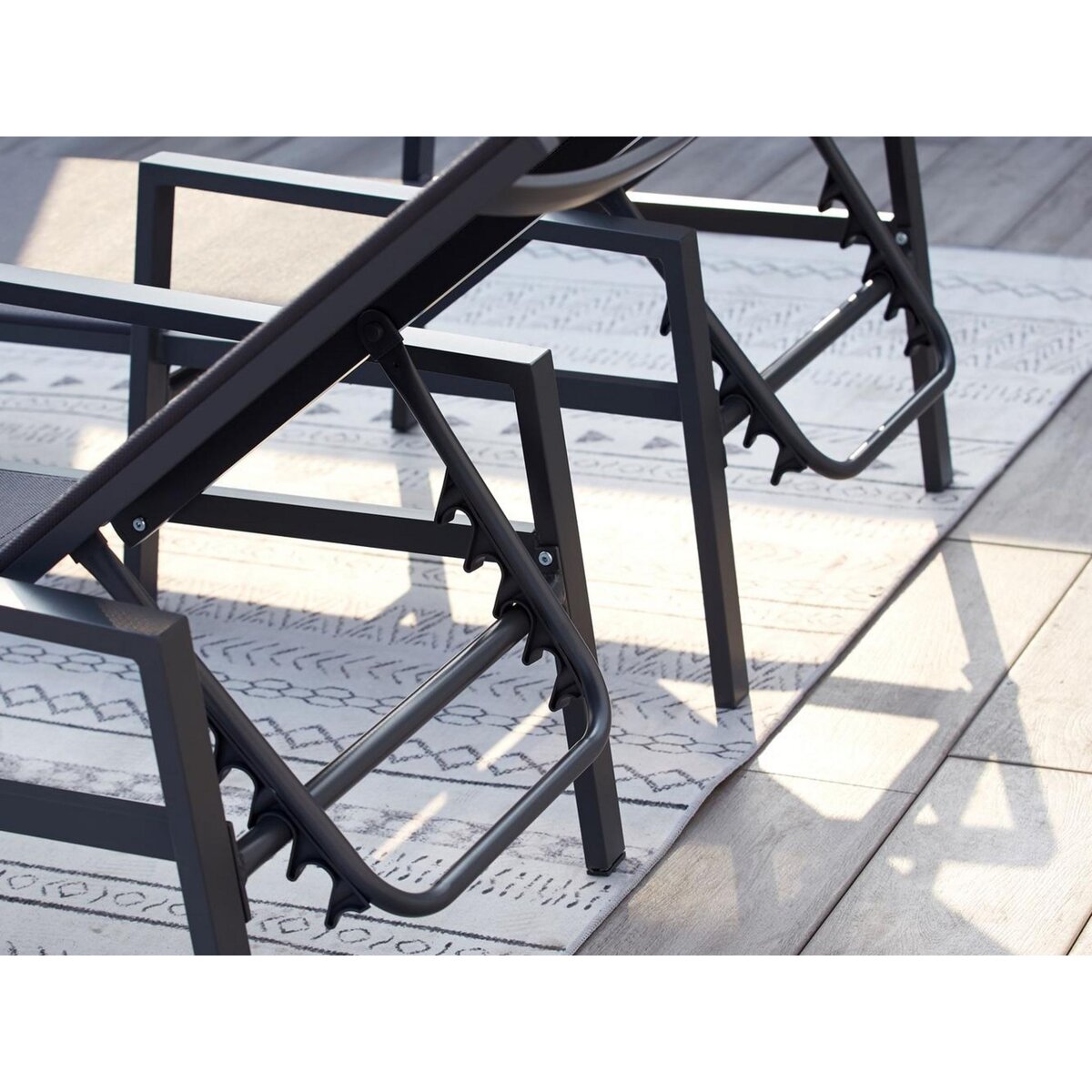 CONCEPT USINE Lot de 2 transats en aluminium gris foncé et noir BARI