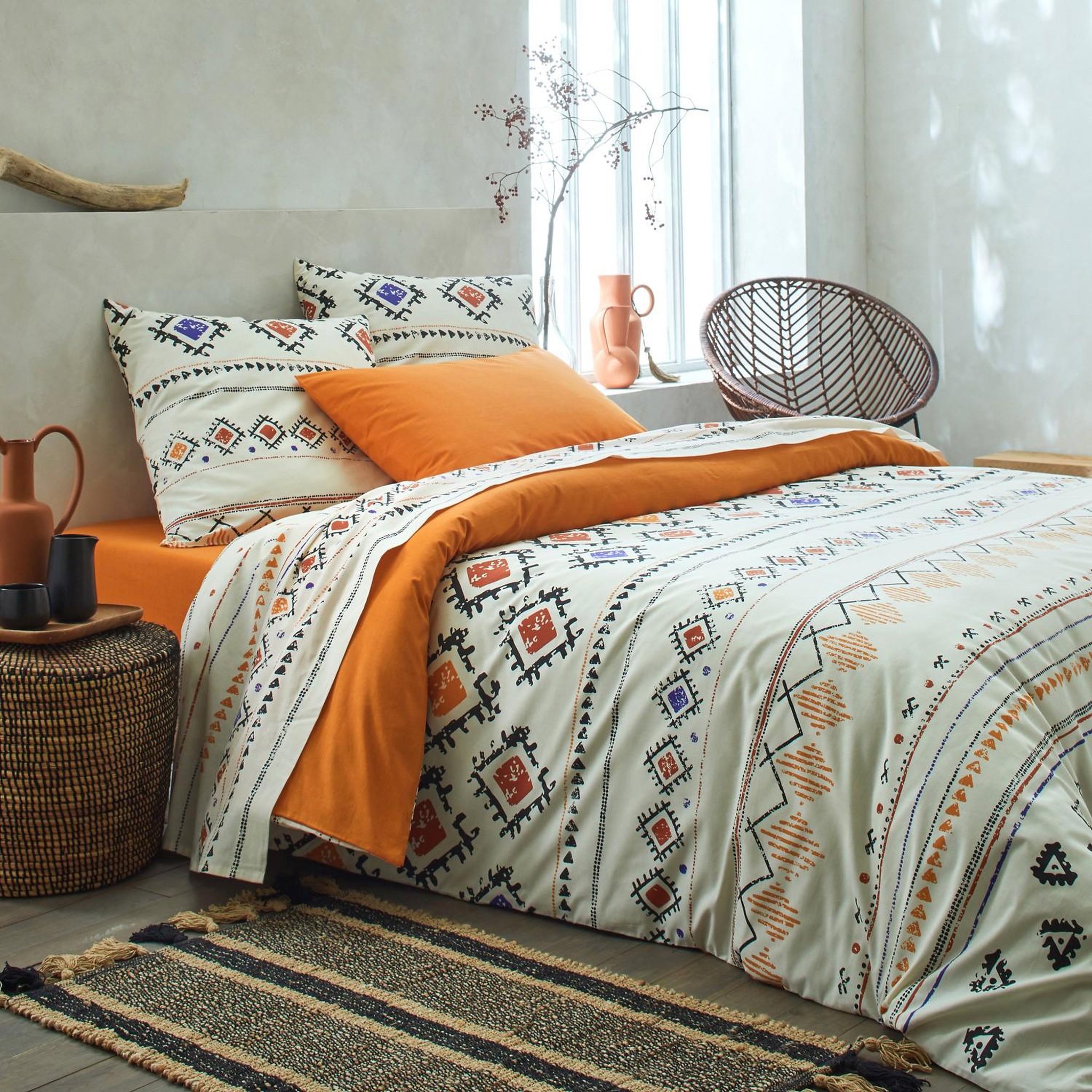 Home collection Parure housse de couette + taie oreiller coton 57 fils cleta multico. Coloris disponibles : Beige