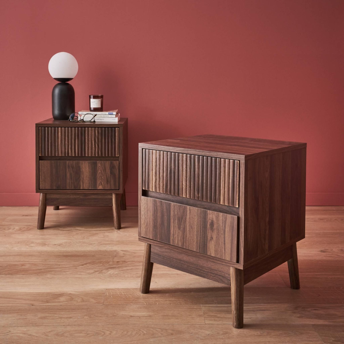SWEEEK Lot de 2 tables de chevet deux tiroirs. décor bois de noyer et piétement en pin - Linear