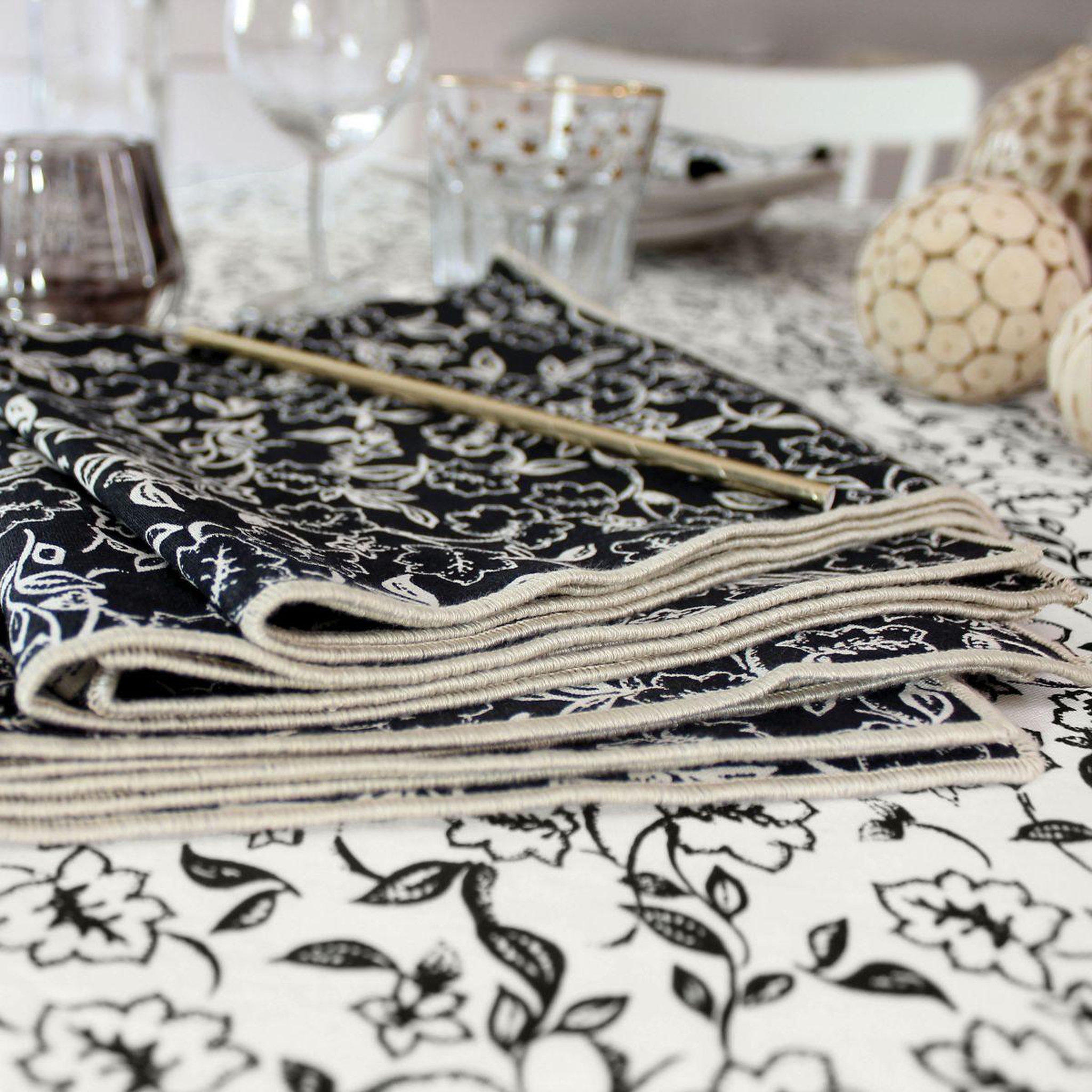 Voir la diapositive 2 : ENJOY HOME Lot de 4 serviettes de table  linette  40x40 noir & écru