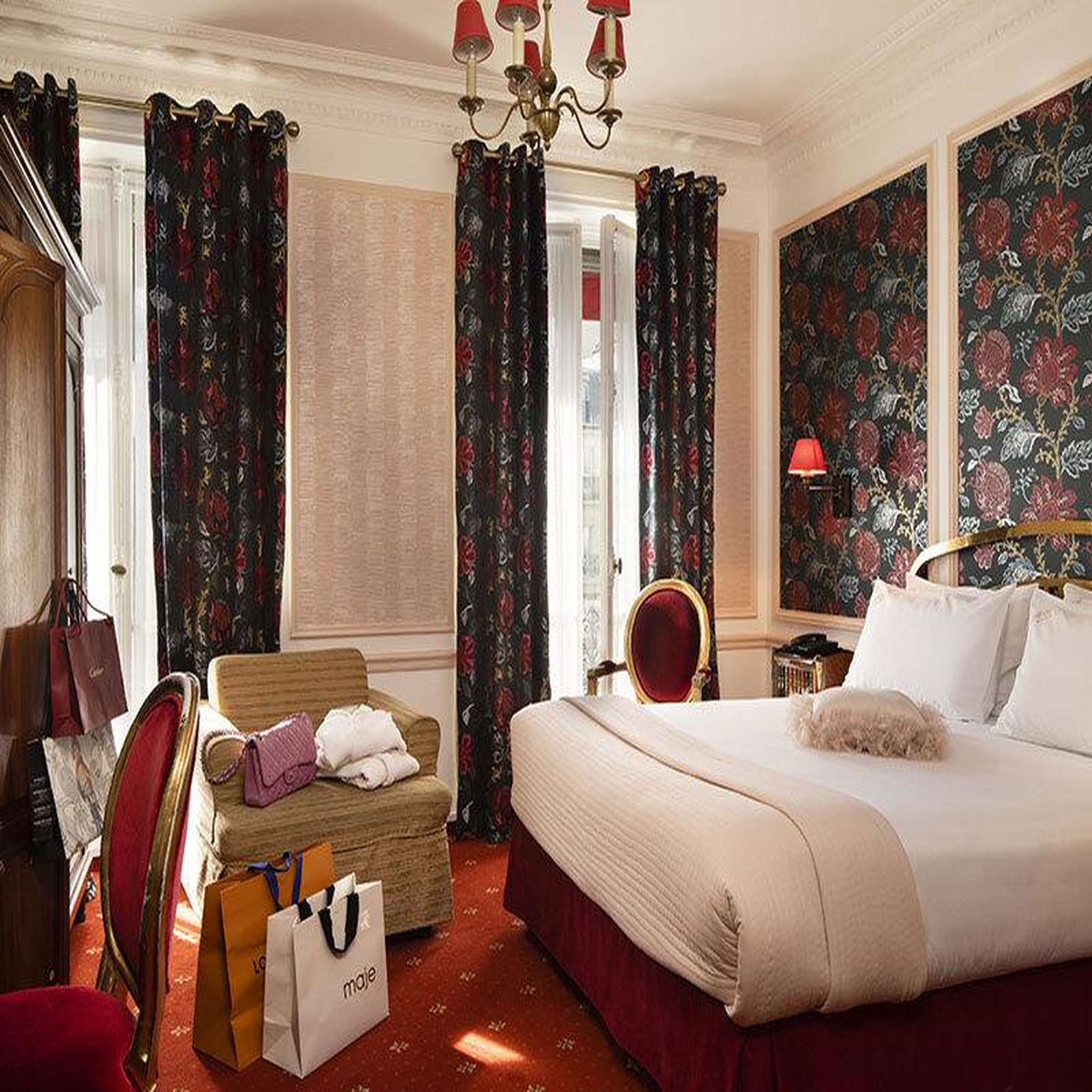 Voir la diapositive 3 : Smartbox Séjour de 2 jours en hôtel 4* à Paris avec soirée cabaret au Paradis Latin - Coffret Cadeau Séjour