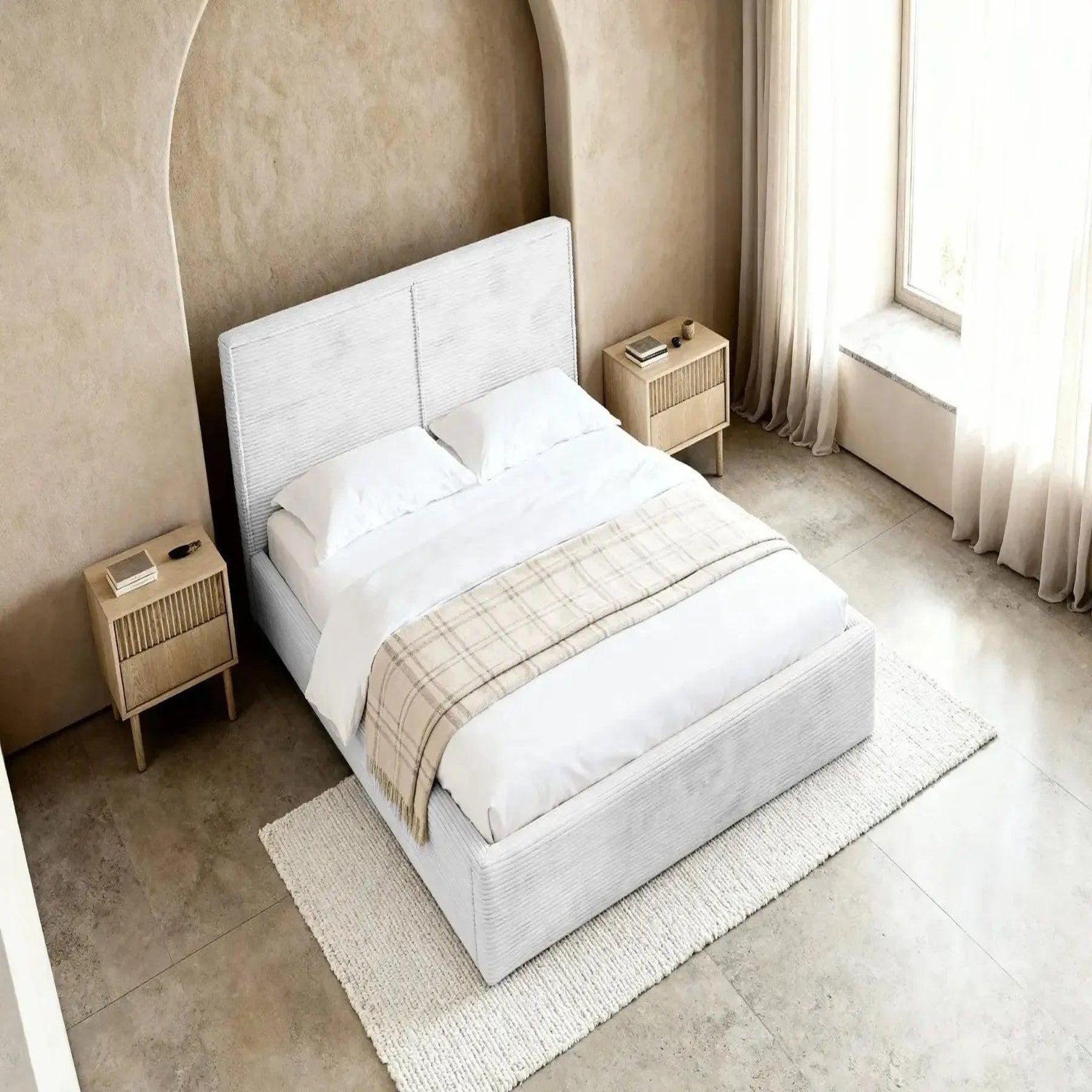 Voir la diapositive 6 : CASANOVA PARIS Eloise - lit coffre velours côtelé