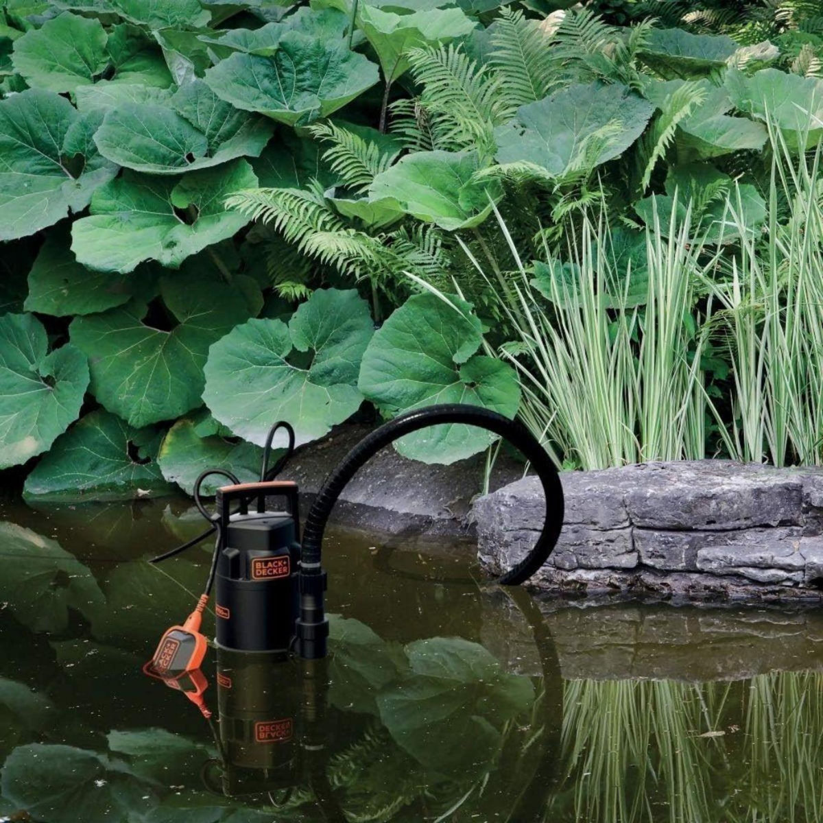 Black et Decker Pompe Vide Cave Eaux Usées 750W - Pompe Immergée Flotteur Intégré Eaux Claires / Eaux Sales Débit 13000 l/h Black+Decker