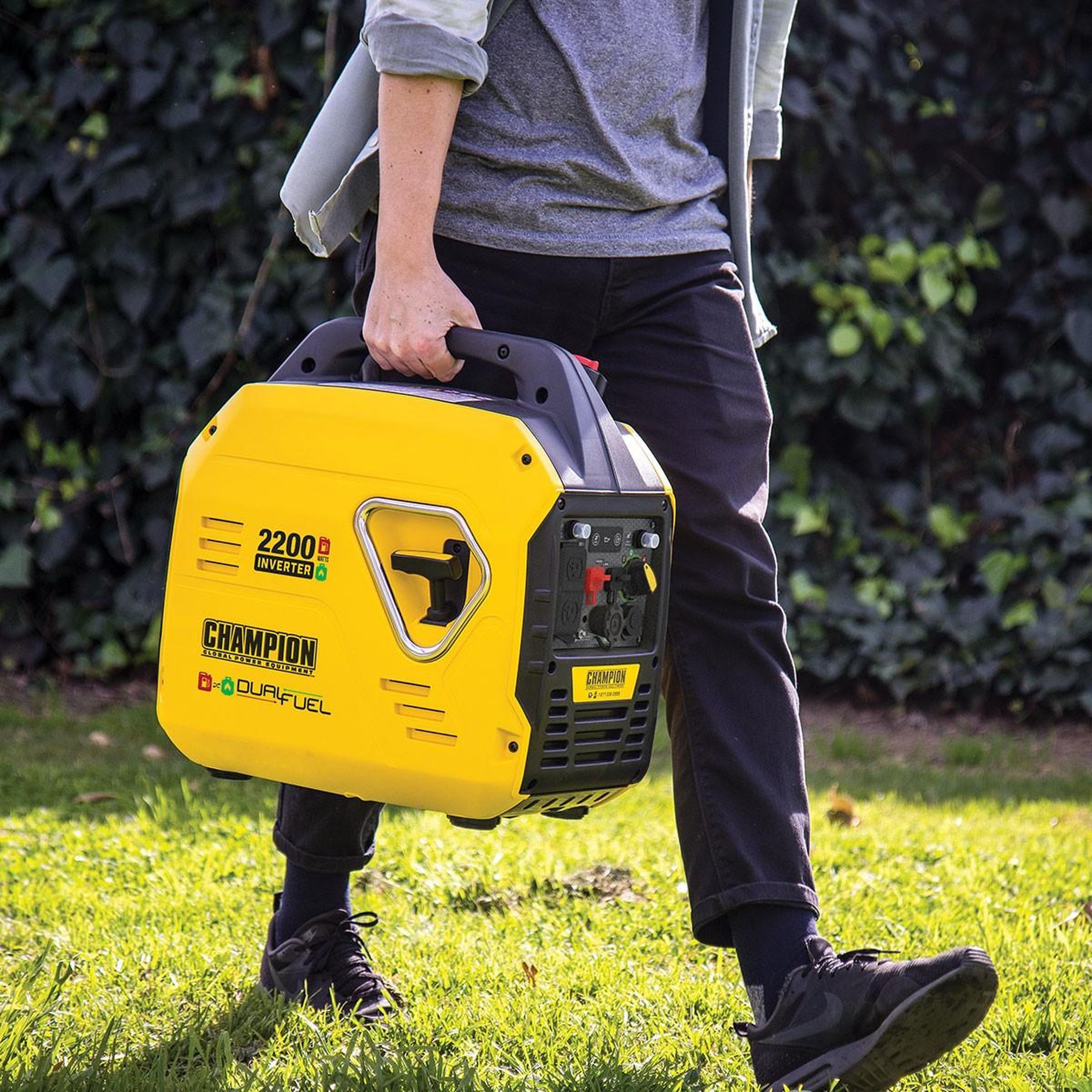 Voir la diapositive 4 : CENTRALE BRICO Inverter Essence/propane 2200 Watts 'Mighty Atom' - 80cc - 44 x 29.2 x 45 cm