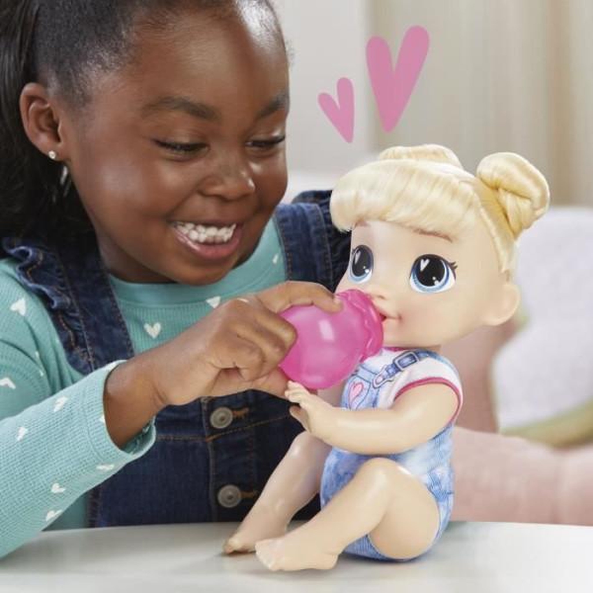 Voir la diapositive 4 : BABY ALIVE Baby Alive, Harper Hugs Marche a 4 pattes, poupée électronique de 27  cm marchant a 4 pattes, cheveux blonds, a partir de 3