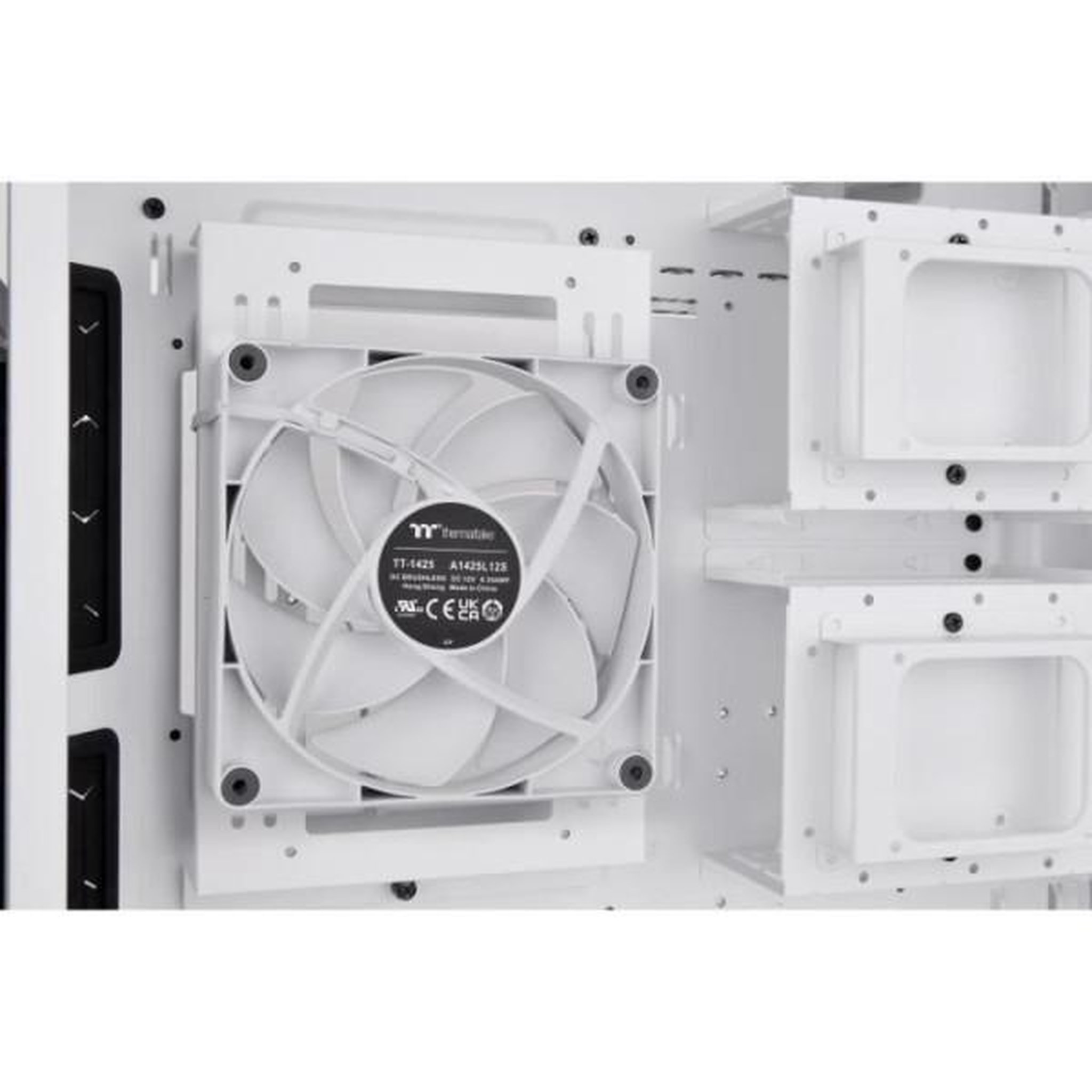 Voir la diapositive 4 : Thermaltake Boitier PC sans alimentation - THERMALTAKE CTE C700 TG ARGB Snow (Blanc) - GrandeTour - Format E-ATX