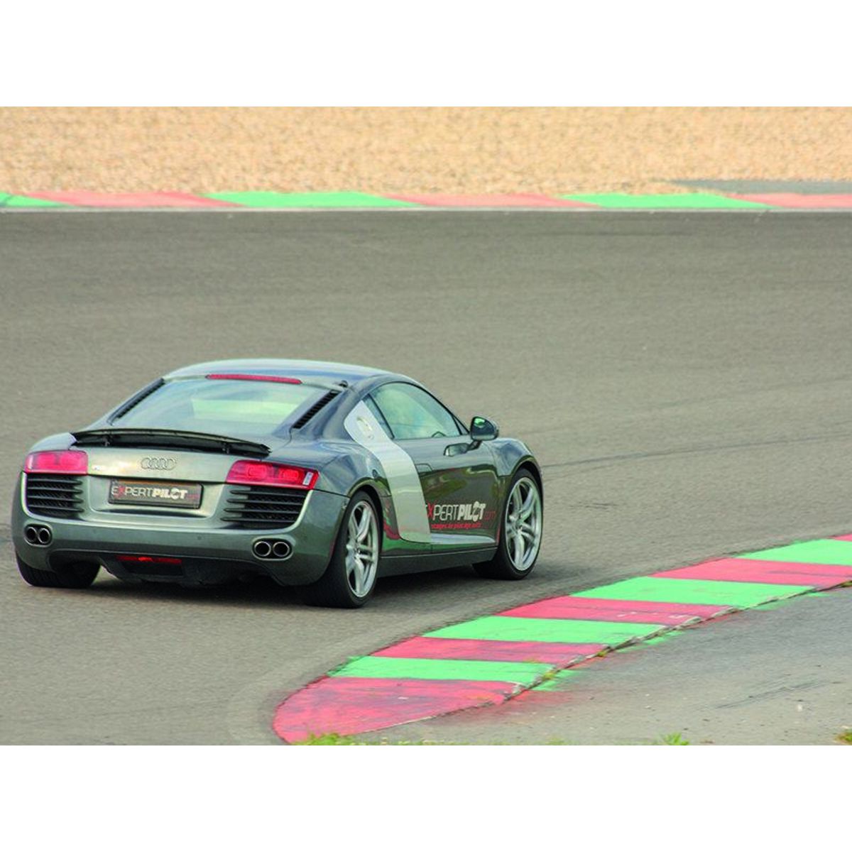 Smartbox Session de pilotage 8 tours en Audi R8 et Ferrari 488 GTB sur le circuit Geoparc - Coffret Cadeau Sport & Aventure