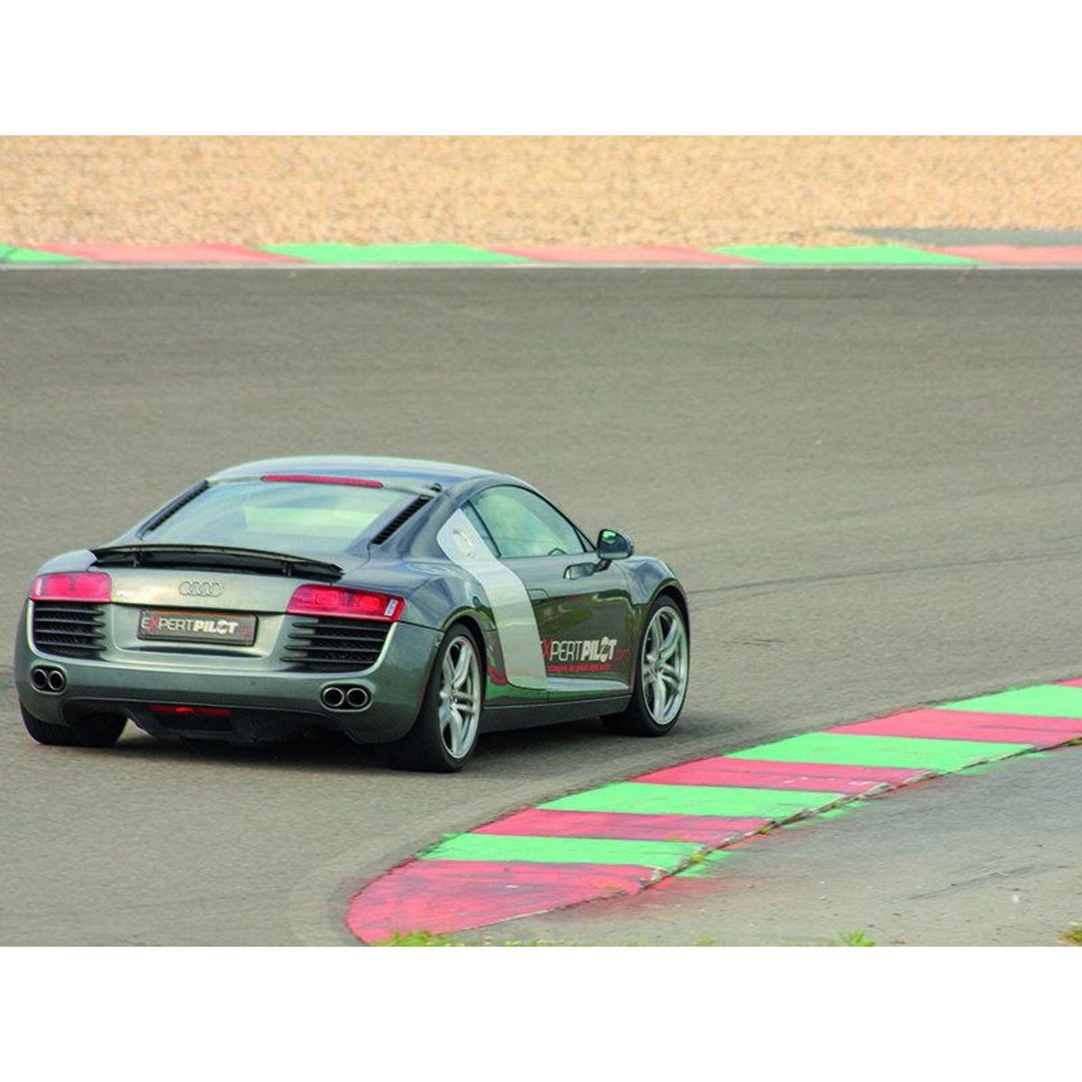 Smartbox Session de pilotage 8 tours en Audi R8 et Ferrari 488 GTB sur le circuit Geoparc - Coffret Cadeau Sport & Aventure