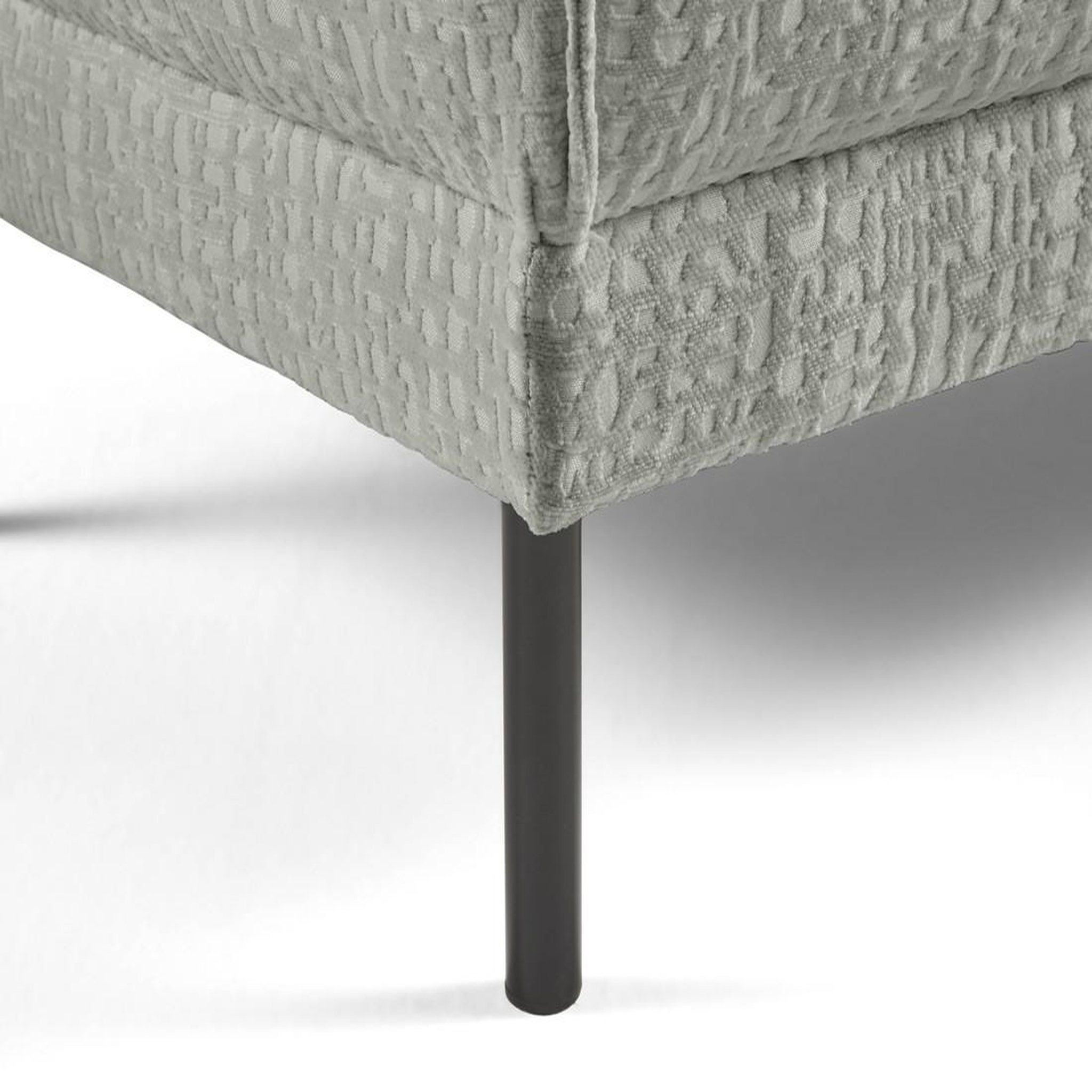Voir la diapositive 5 : LISA DESIGN Charlie - pouf - pieds hauts - en tissu velours relief