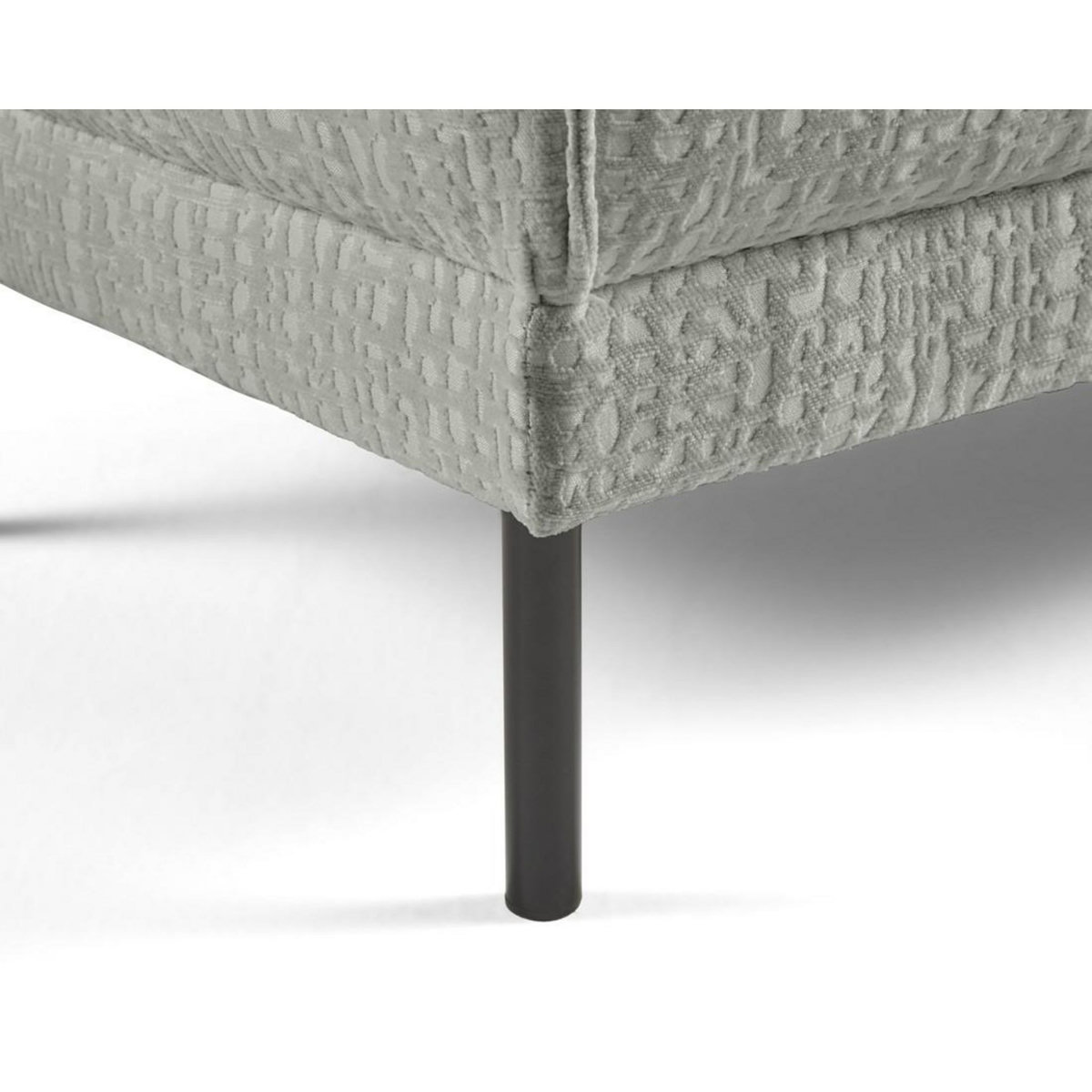 LISA DESIGN Charlie - pouf - pieds hauts - en tissu velours relief