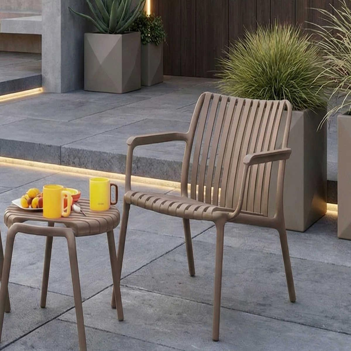 Jardiline Fauteuil bas de jardin en résine PP 50 % recyclé, taupe - Jardiline