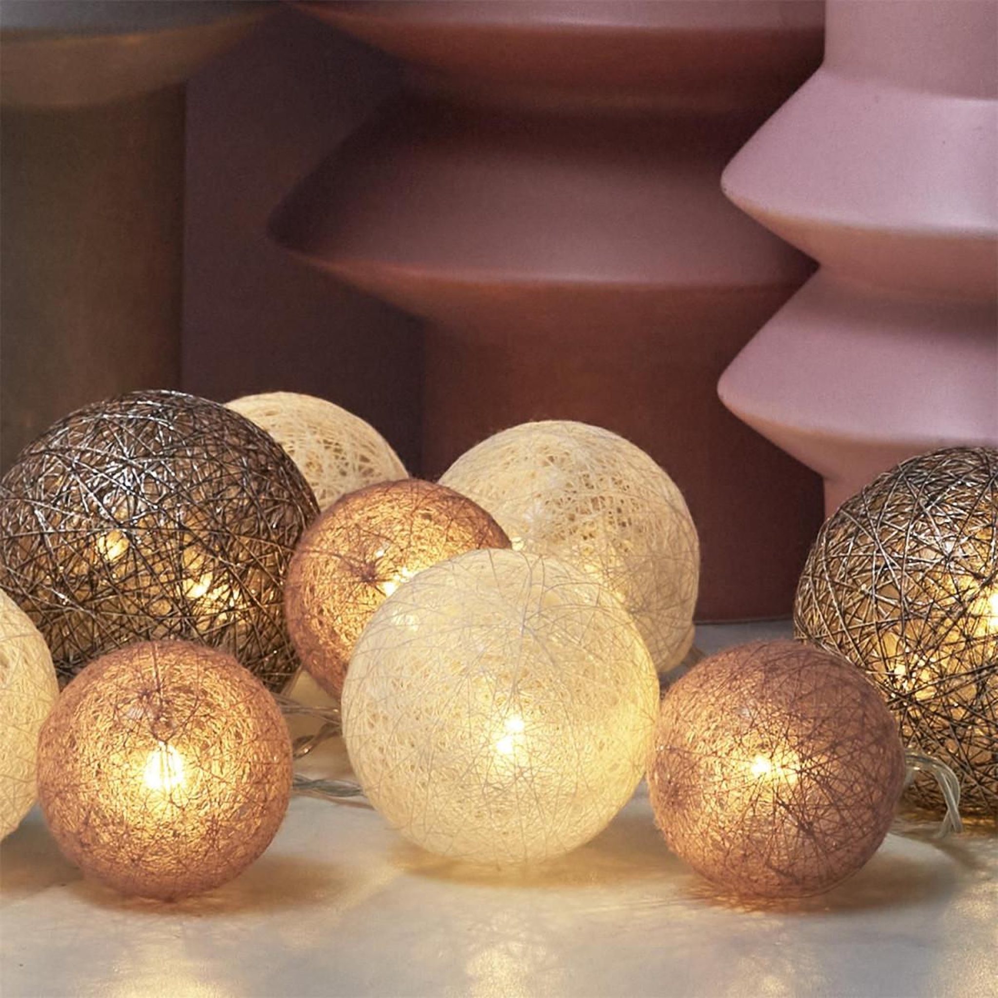 Voir la diapositive 5 : The Home Deco Factory Guirlande lumineuse led  boule  360cm rose
