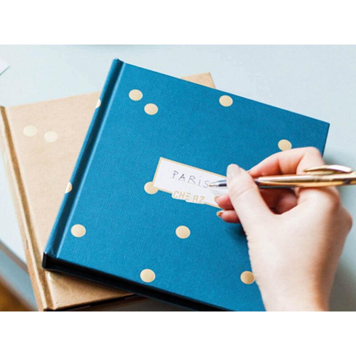 Smartbox Album photo Cheerz scrapbooking DIY avec 20 photos au format rétro - Coffret Cadeau Sport & Aventure