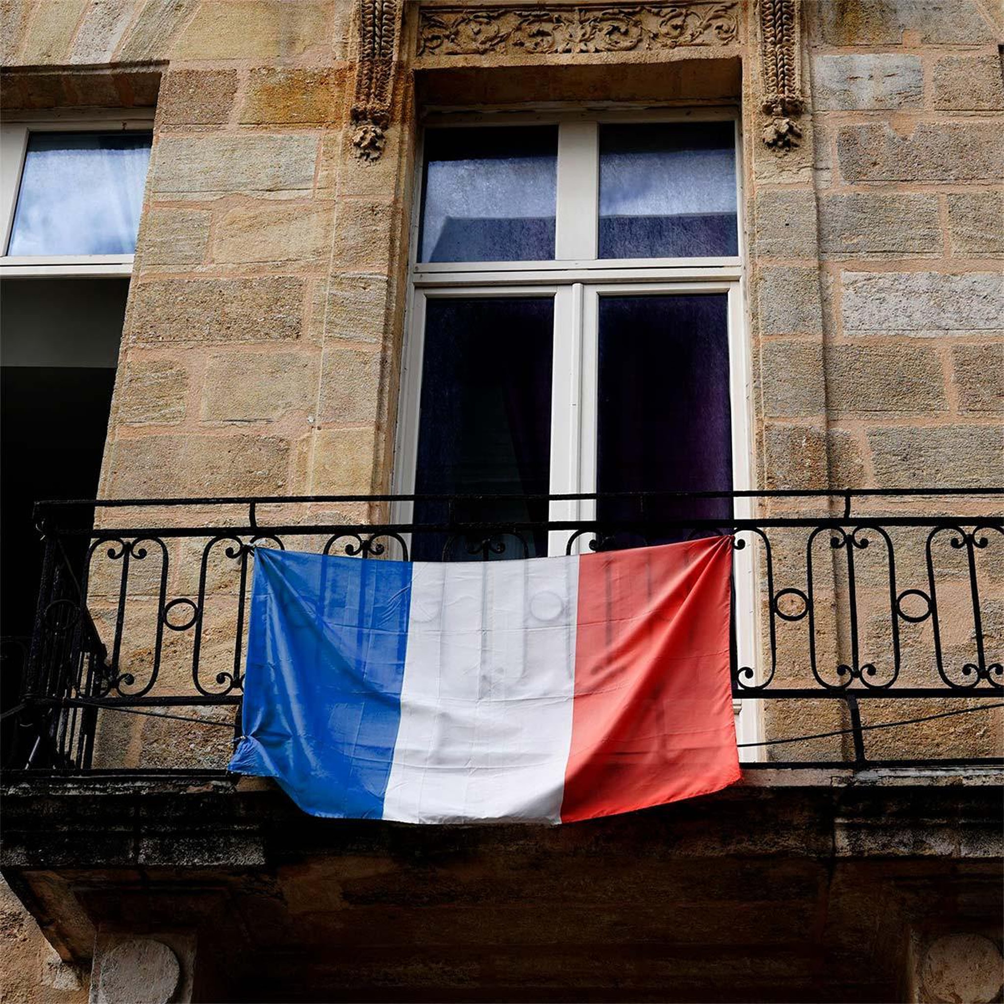 Voir la diapositive 2 : MISTER GADGET Drapeau france tricolore  supporter  50x76cm multicolore