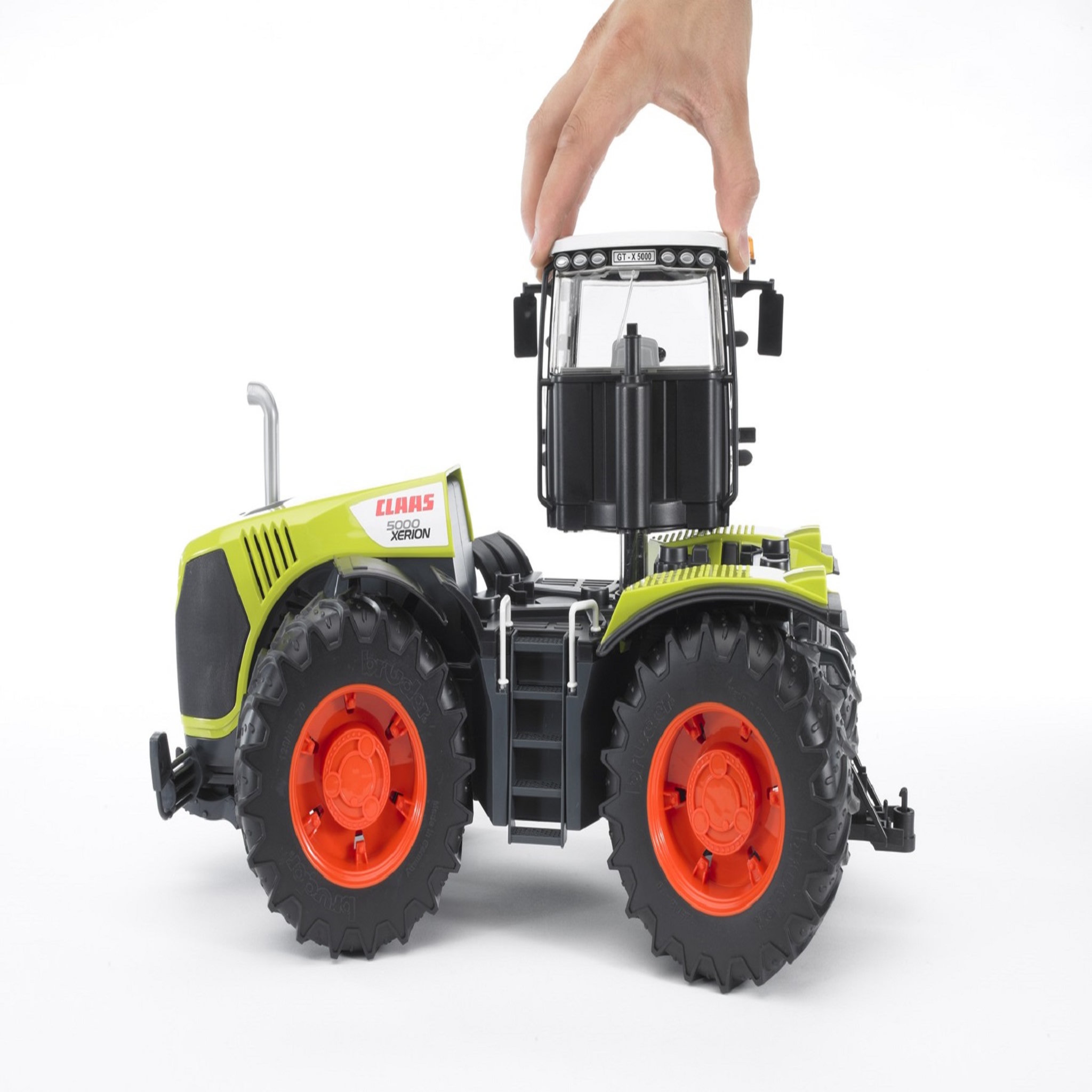 Voir la diapositive 3 : BRUDER Tracteur Claas Xerion 5000