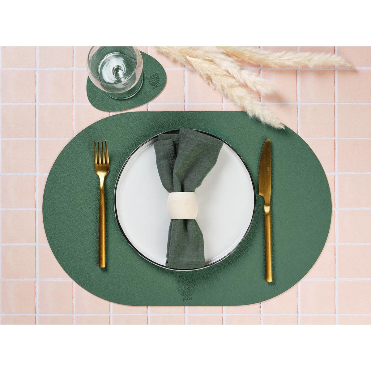 BJORN Set de table ovale réversible - 6 pièces - Cuir recyclé jaune moutarde et vert sapin