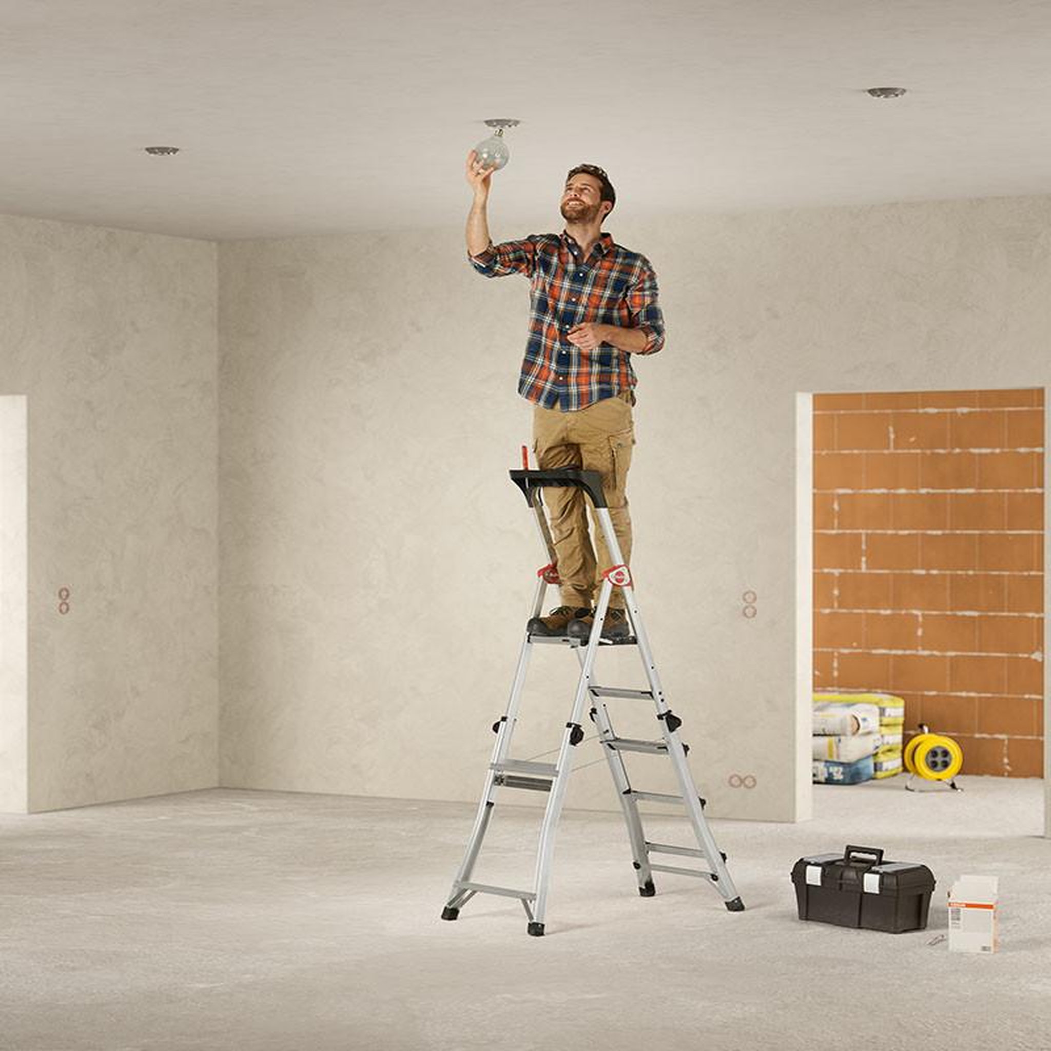 Voir la diapositive 2 : HAILO Escabeau professionnel télescopique 3m adapté aux escaliers hailo tl100