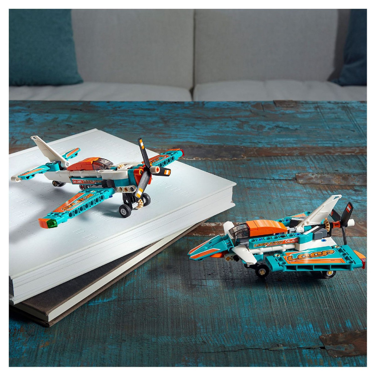 LEGO Technic 42117 - Avion de course et Jet, Avion à réaction 2-en-1, Jeu de construction avion