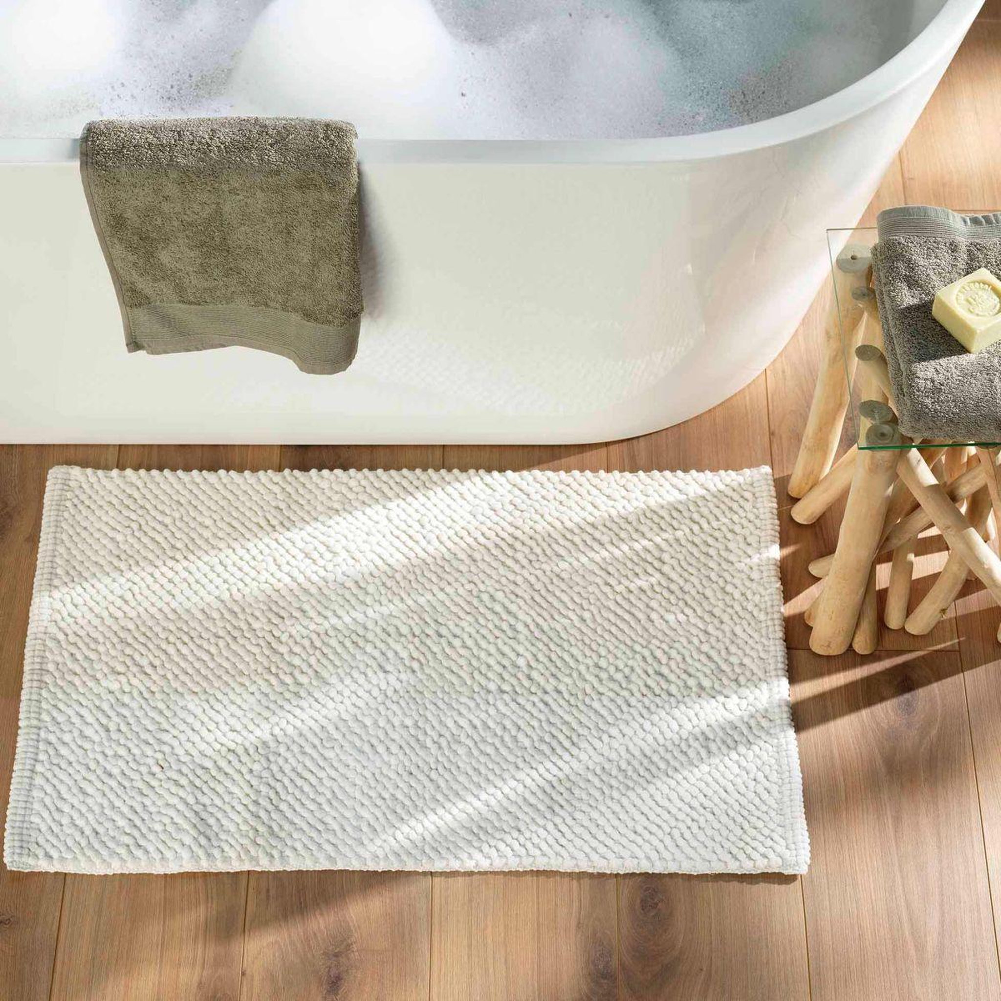 Voir la diapositive 5 : Douceur d'Intérieur Tapis de bain en chenille  yanis  50x80cm blanc