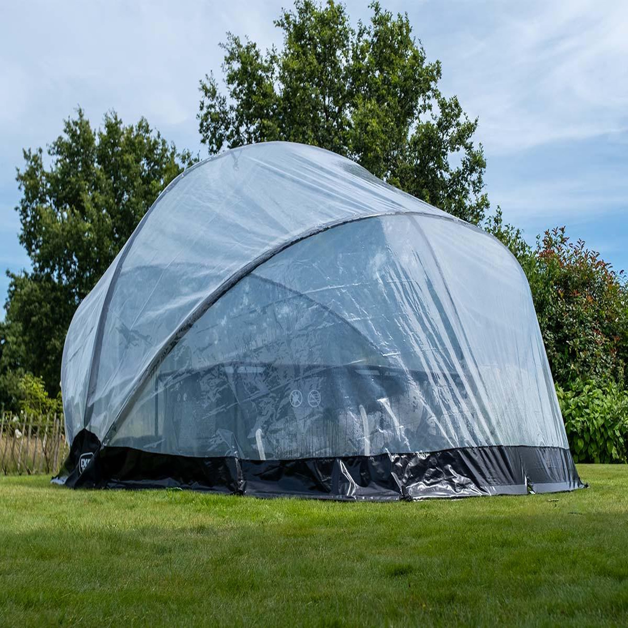 Voir la diapositive 2 : EXIT TOYS Dôme de piscine Ø 5,50 m avec fixation au sol - Exit Toys