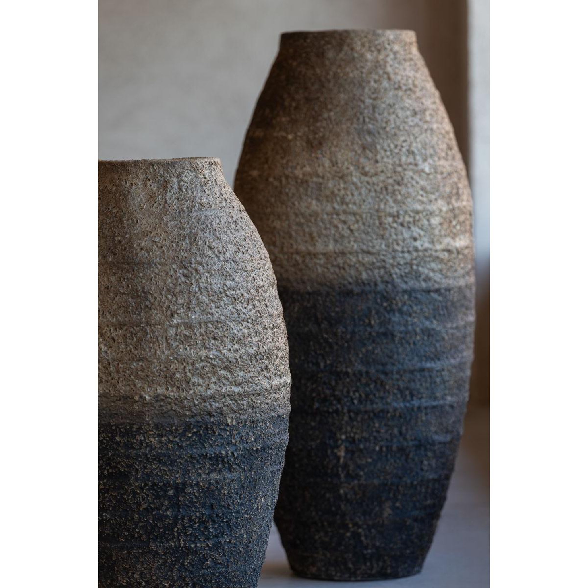 Voir la diapositive 5 : J-LINE Vase antique en ciment  mack  80cm marron & noir