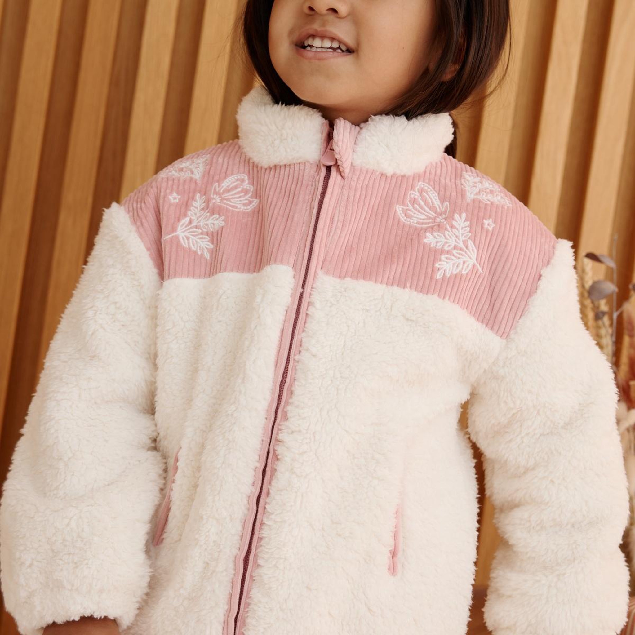 Voir la diapositive 4 : PETIT BEGUIN Veste enfant en sherpa cléo