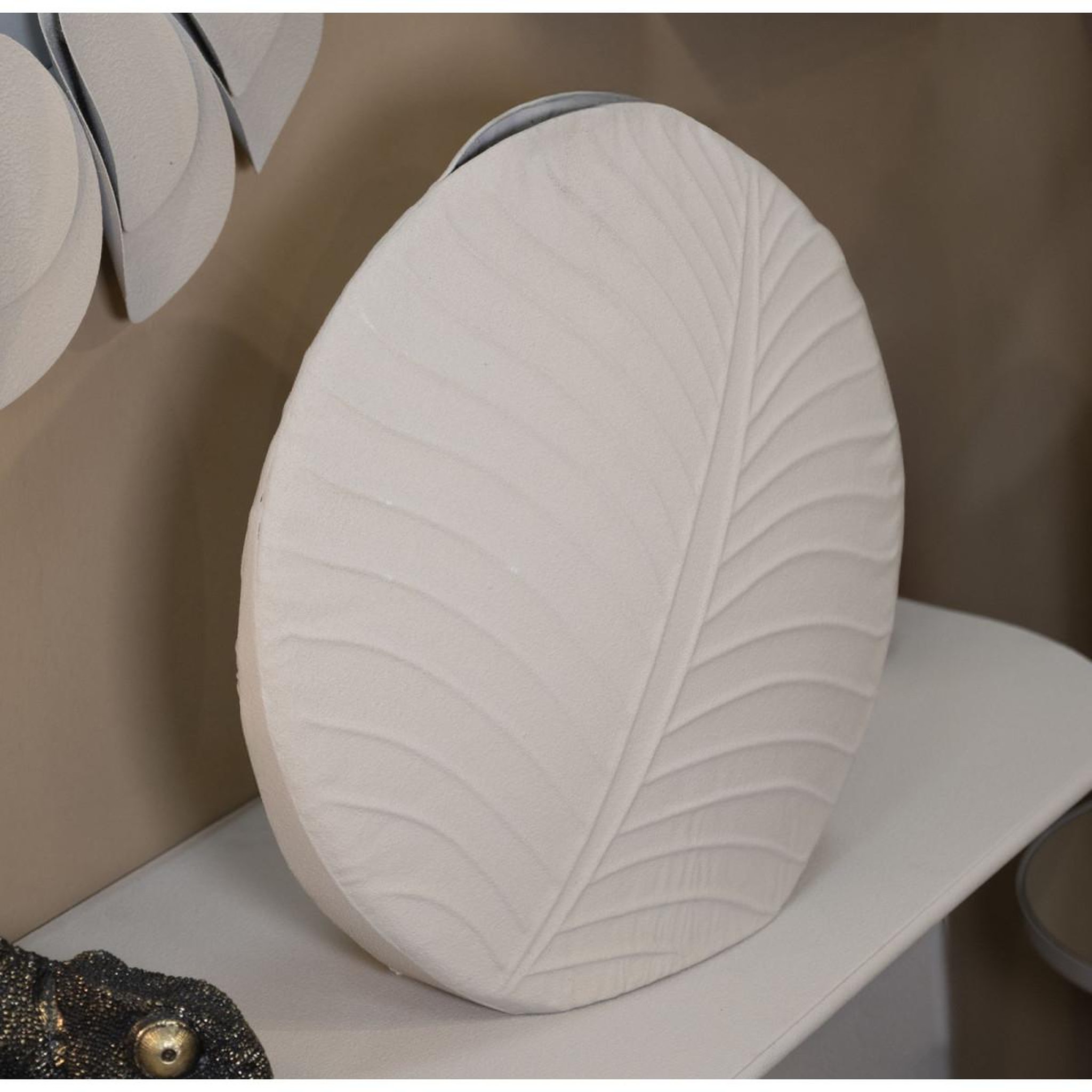 Voir la diapositive 5 : Paris Prix Vase rond design  dune  41cm crème