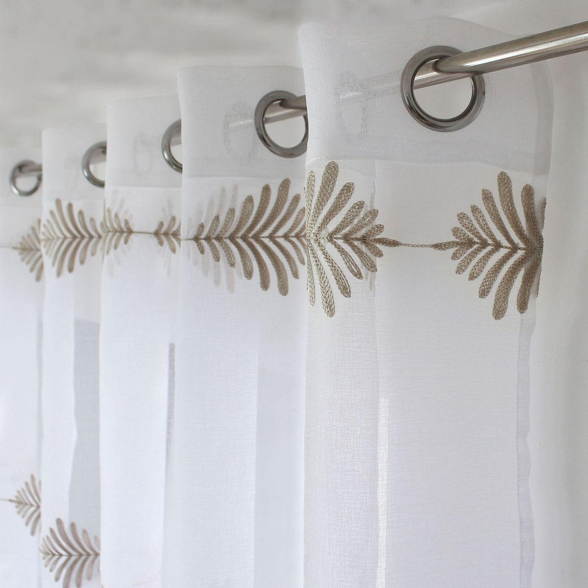 TOILINUX Voilage brodé horizontal EBENE - 140 x 240 cm - Blanc et beige