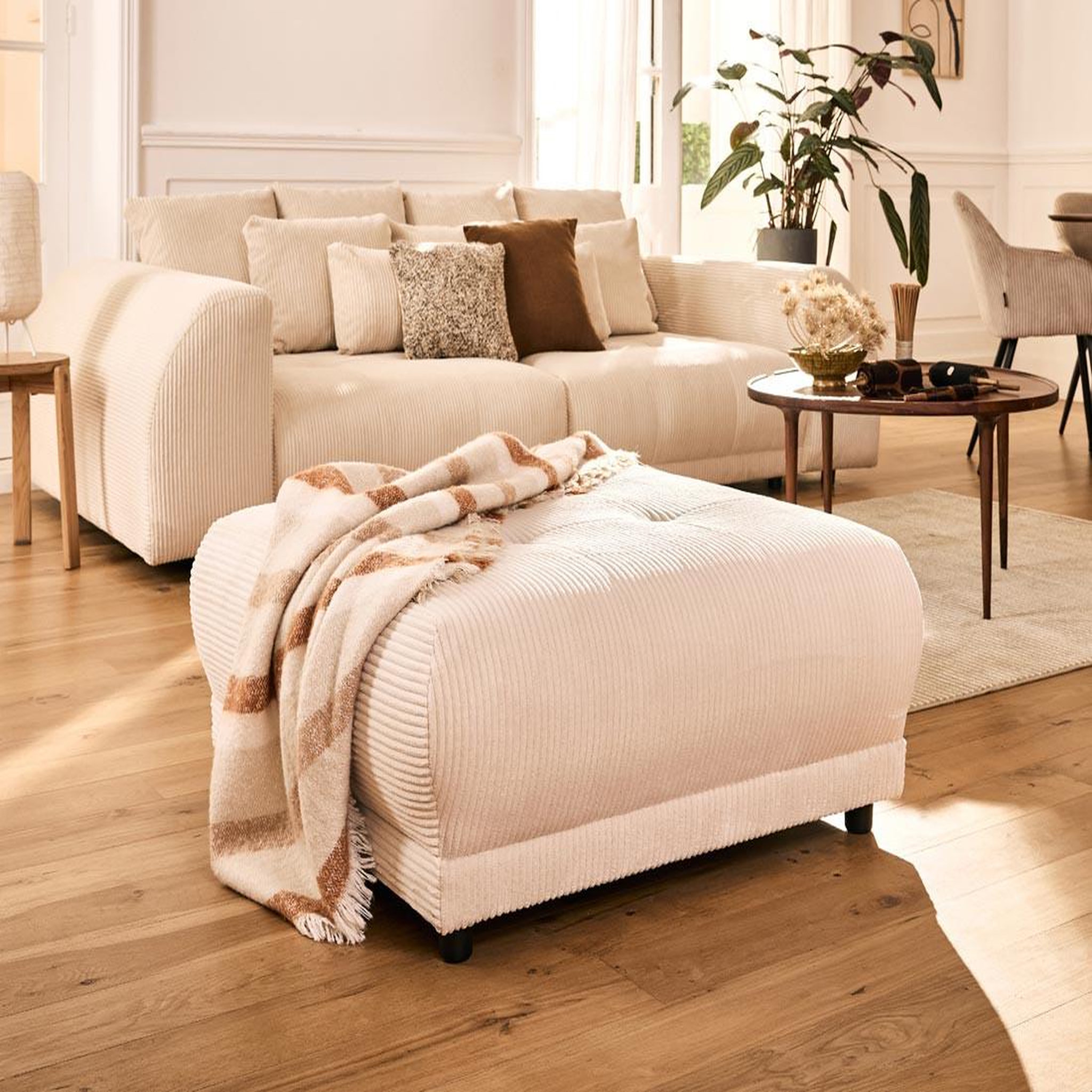 Voir la diapositive 6 : LISA DESIGN Amadora - pouf en velours côtelé