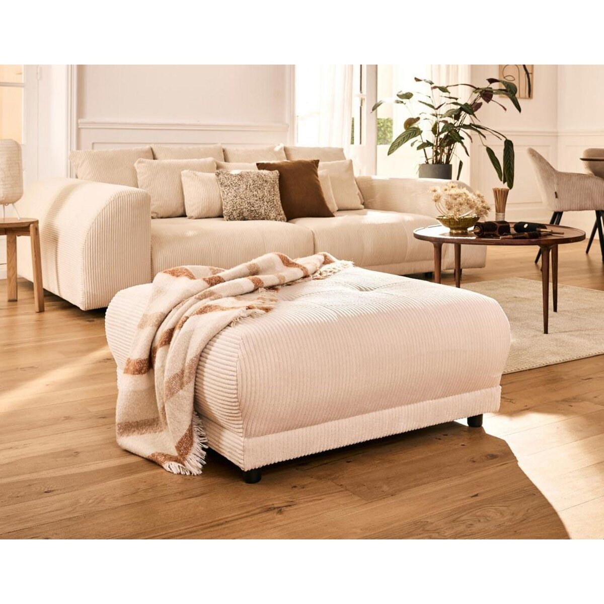 LISA DESIGN Amadora - pouf en velours côtelé