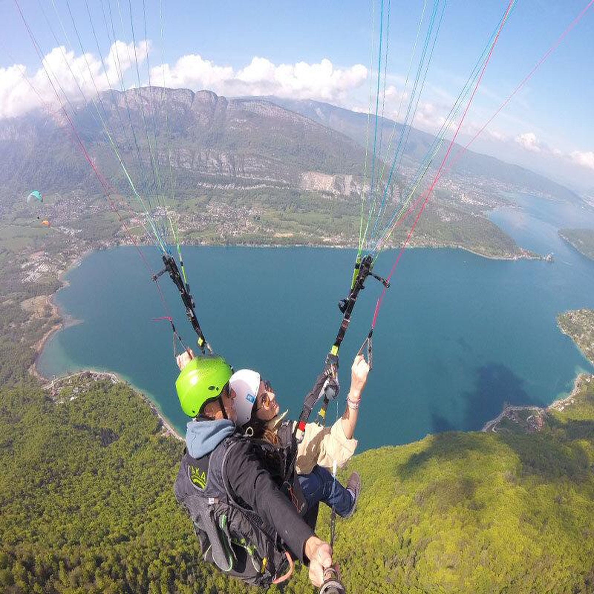 Voir la diapositive 2 : Smartbox Vol sensation en parapente de 15 min à annecy - coffret cadeau sport & aventure