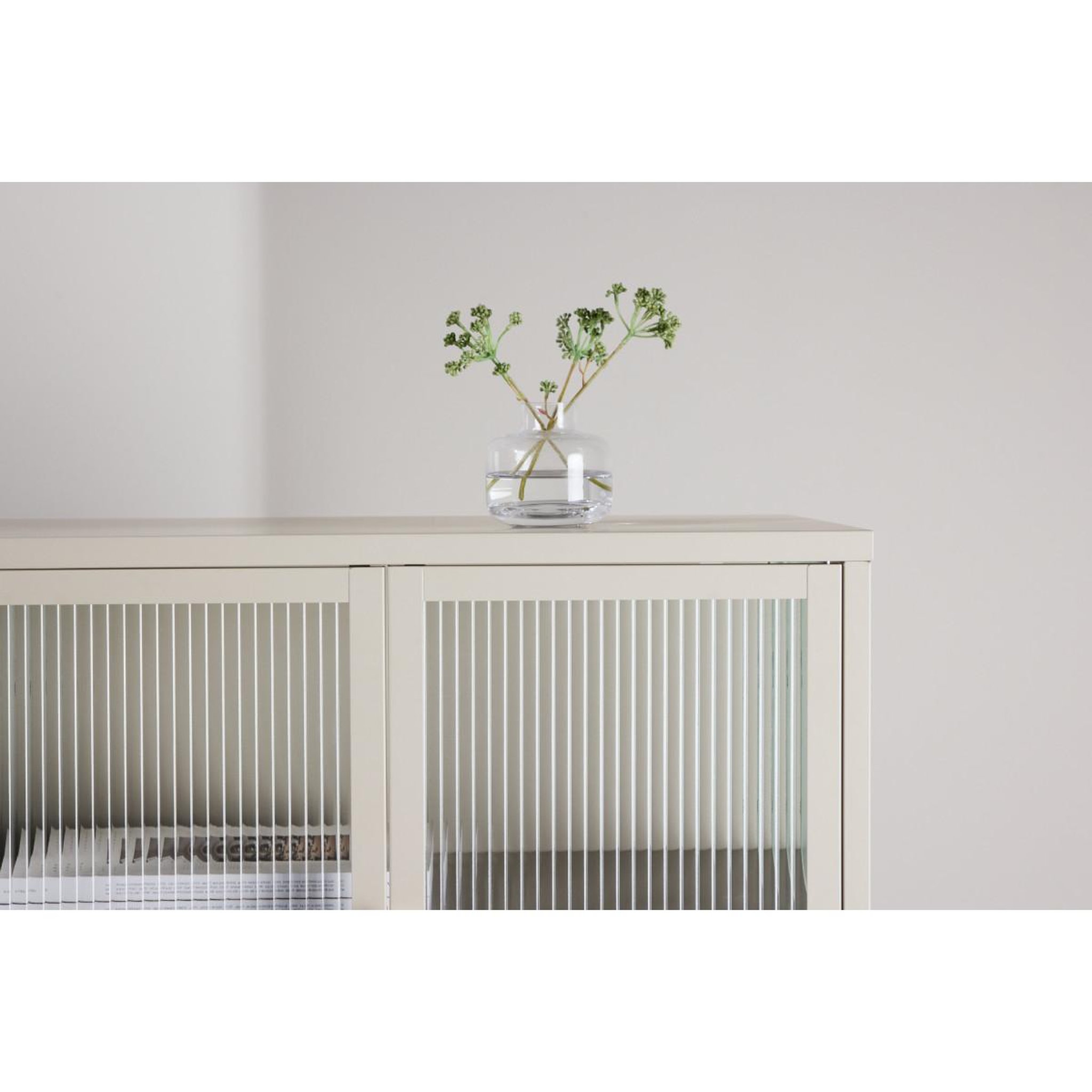 Voir la diapositive 6 : Paris Prix Vitrine 2 portes design  garis  80cm beige